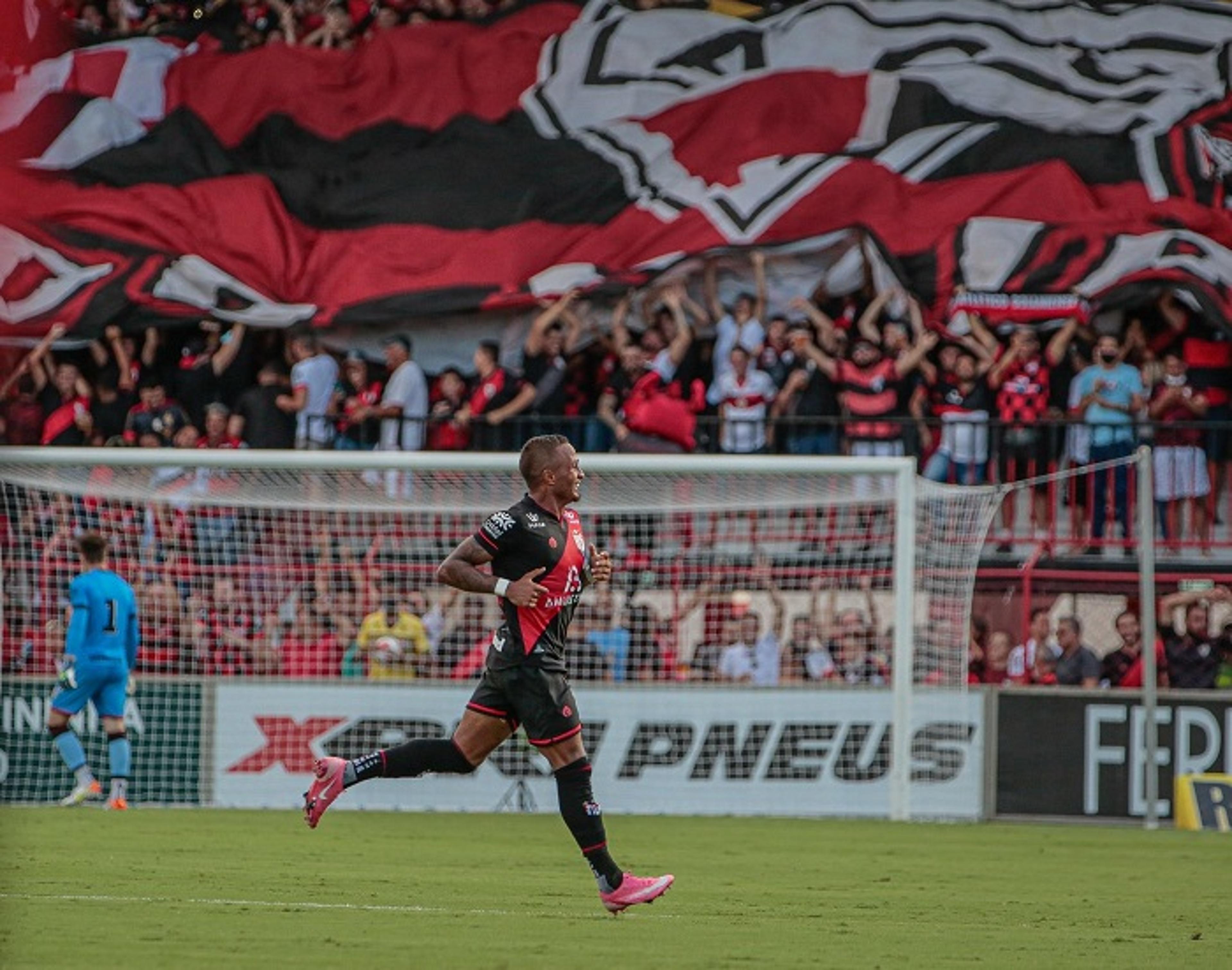 Adversário do Botafogo, Atlético-GO passa por crise interna e problemas no setor defensivo