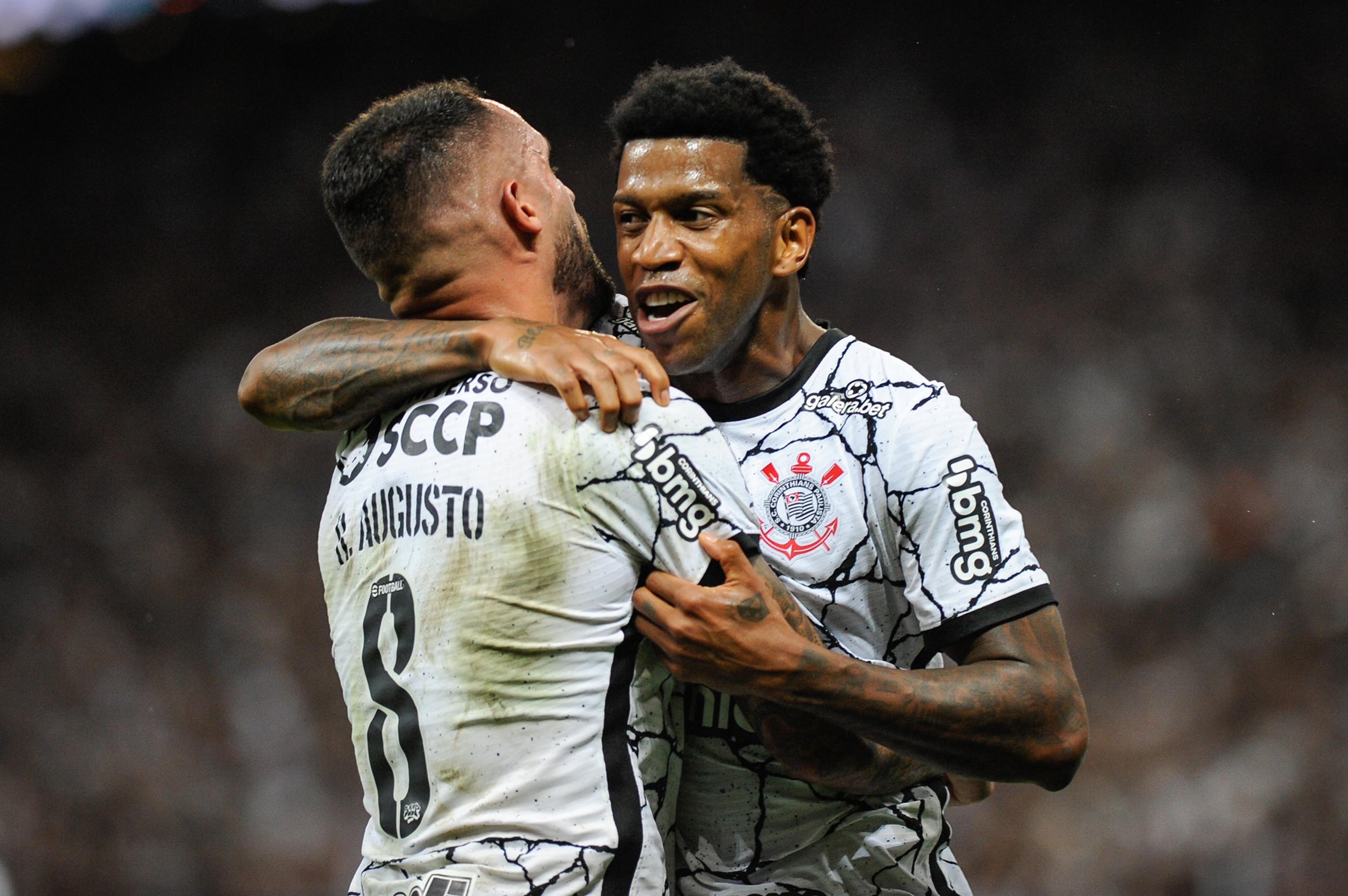 Apesar do sufoco contra o Guarani, Renato Augusto elogia o Corinthians, mas faz ressalva: ‘Tem que melhorar muita coisa’