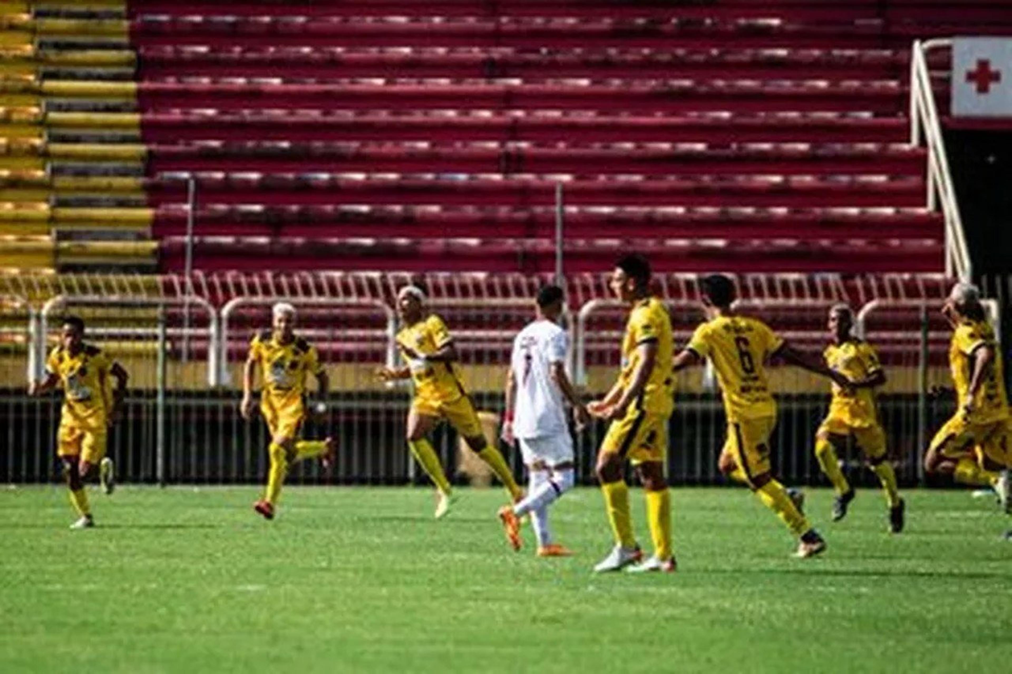 Atual campeão, Fluminense estreia no Carioca sub-20 com derrota para o Volta Redonda