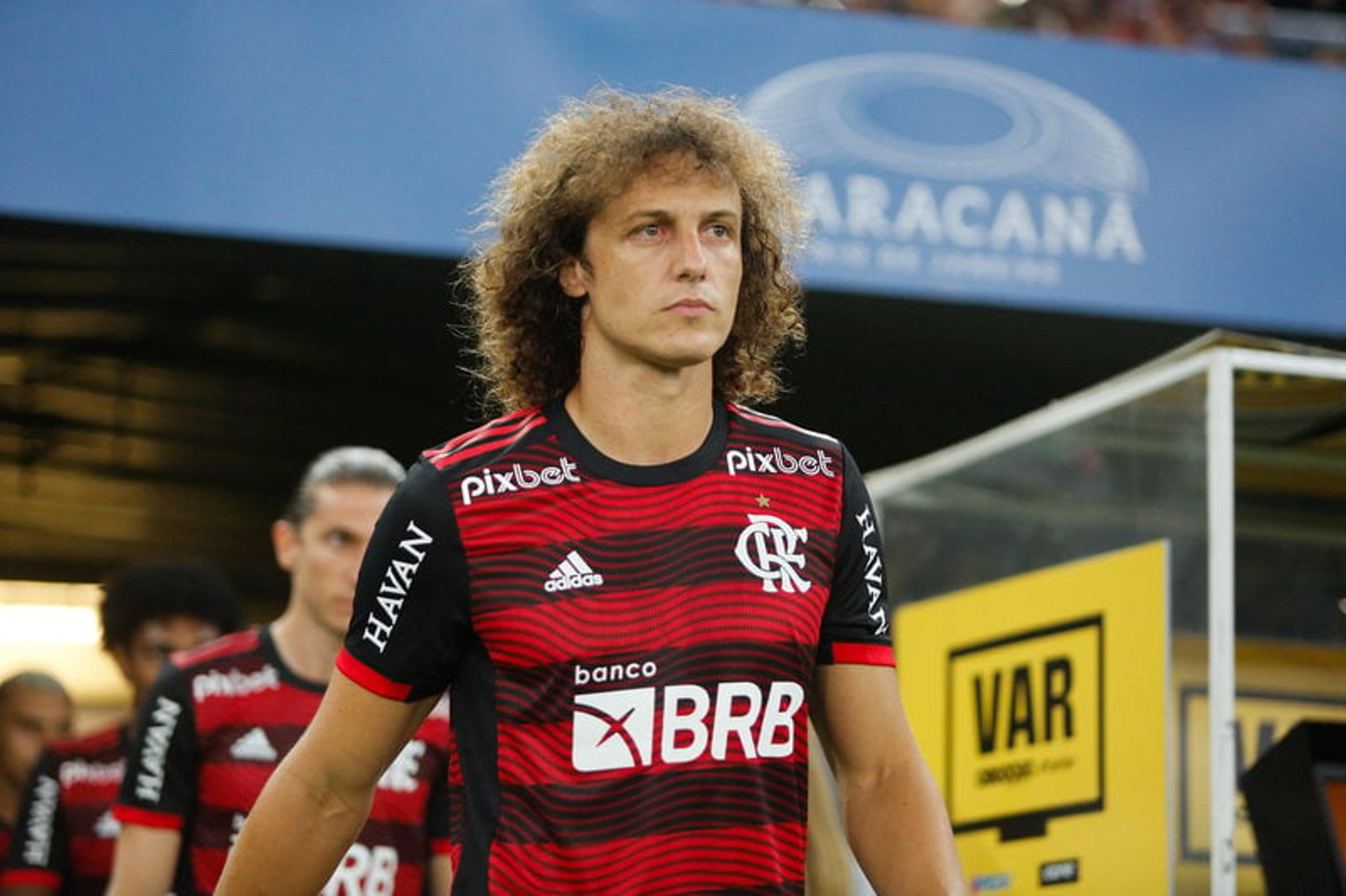 David Luiz sente problema físico e é substituído no primeiro tempo do jogo do Flamengo contra o Cuiabá