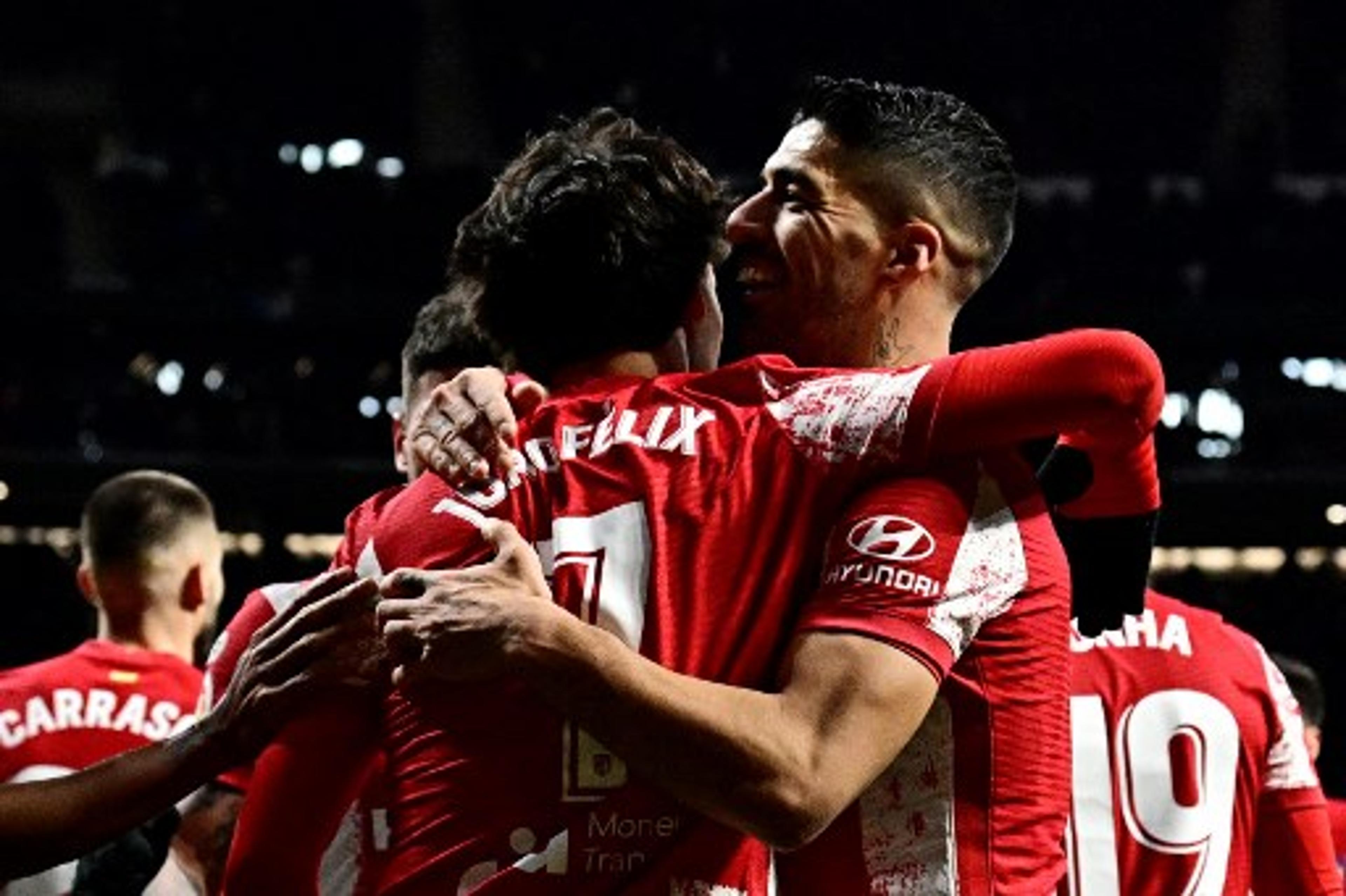 Com dois de João Félix e Suárez, Atlético de Madrid goleia o Alavés pela La Liga