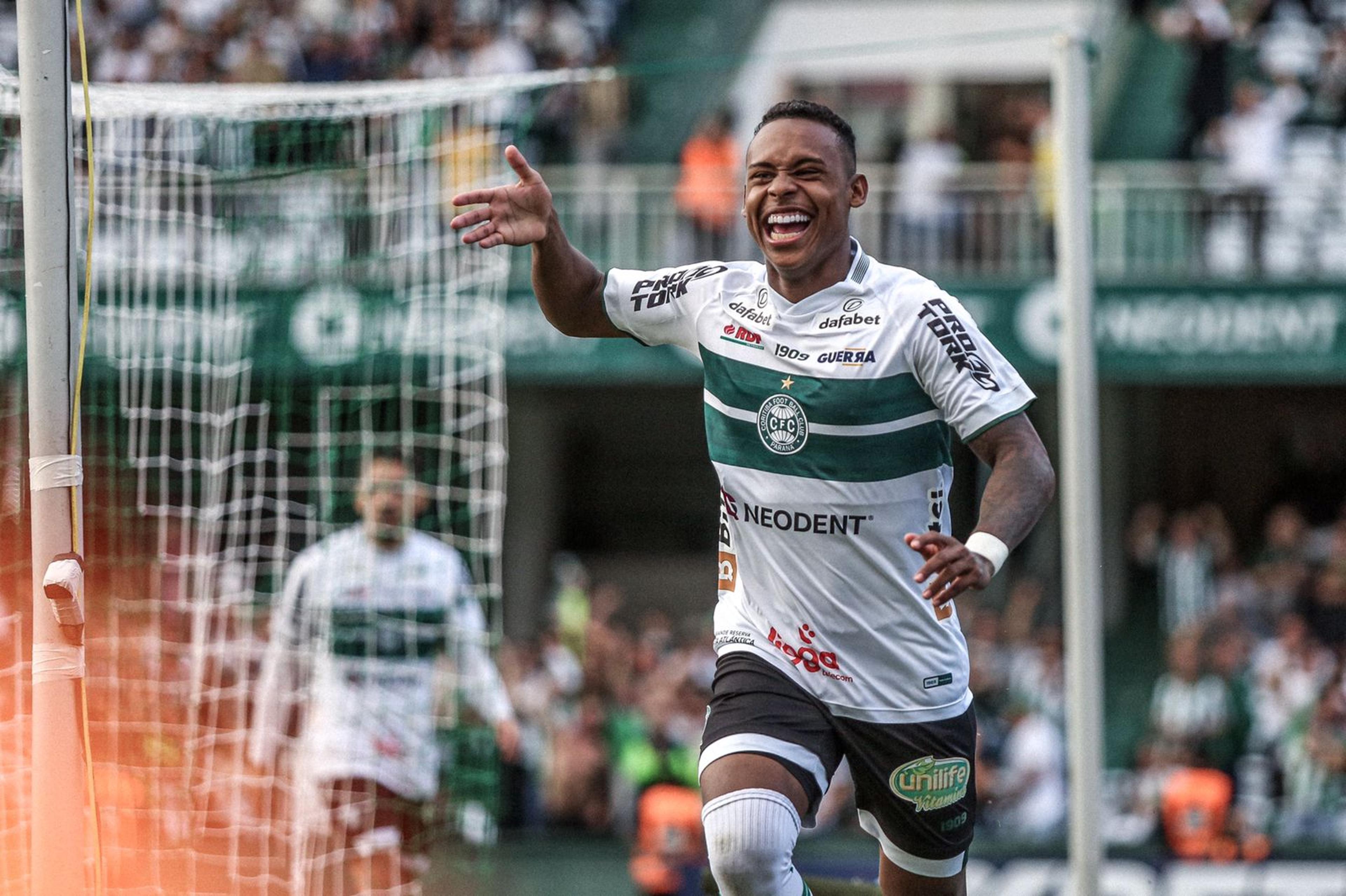 No Couto Pereira, Coritiba vence o Maringá e conquista o título do Campeonato Paranaense