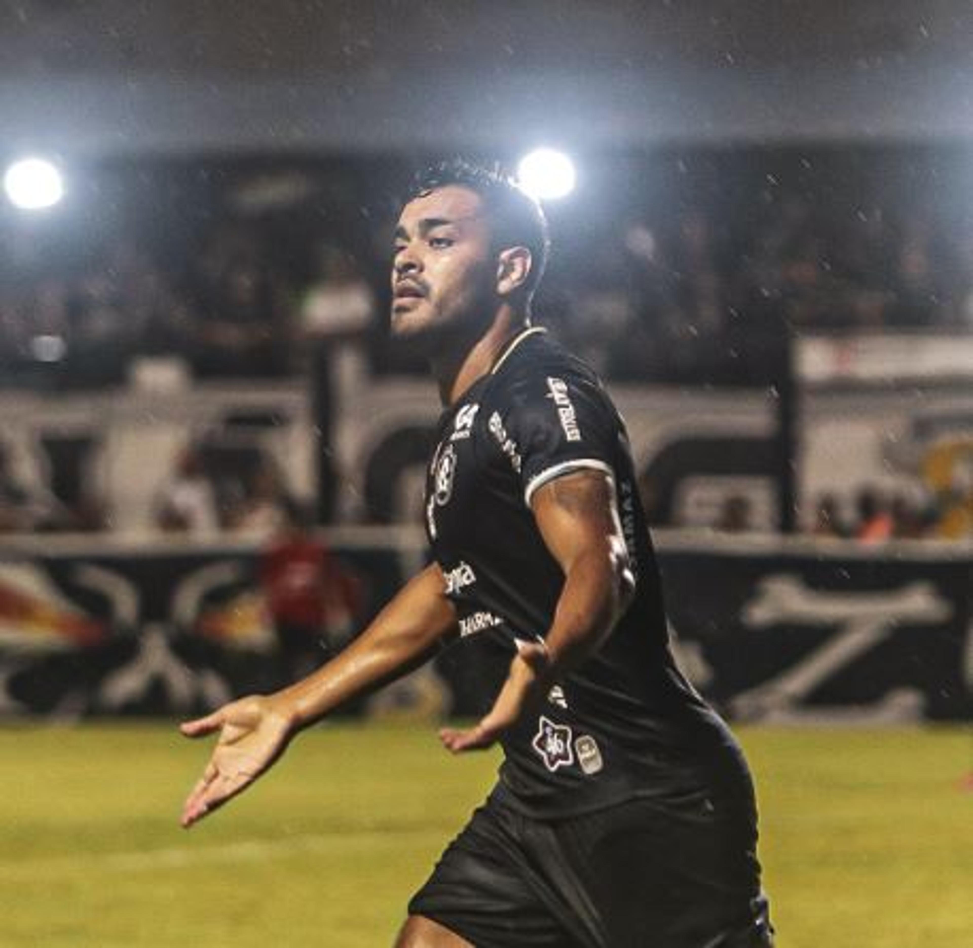 Com dois gols de Brenner, Remo vence Paysandu e larga em vantagem na final do Paraense