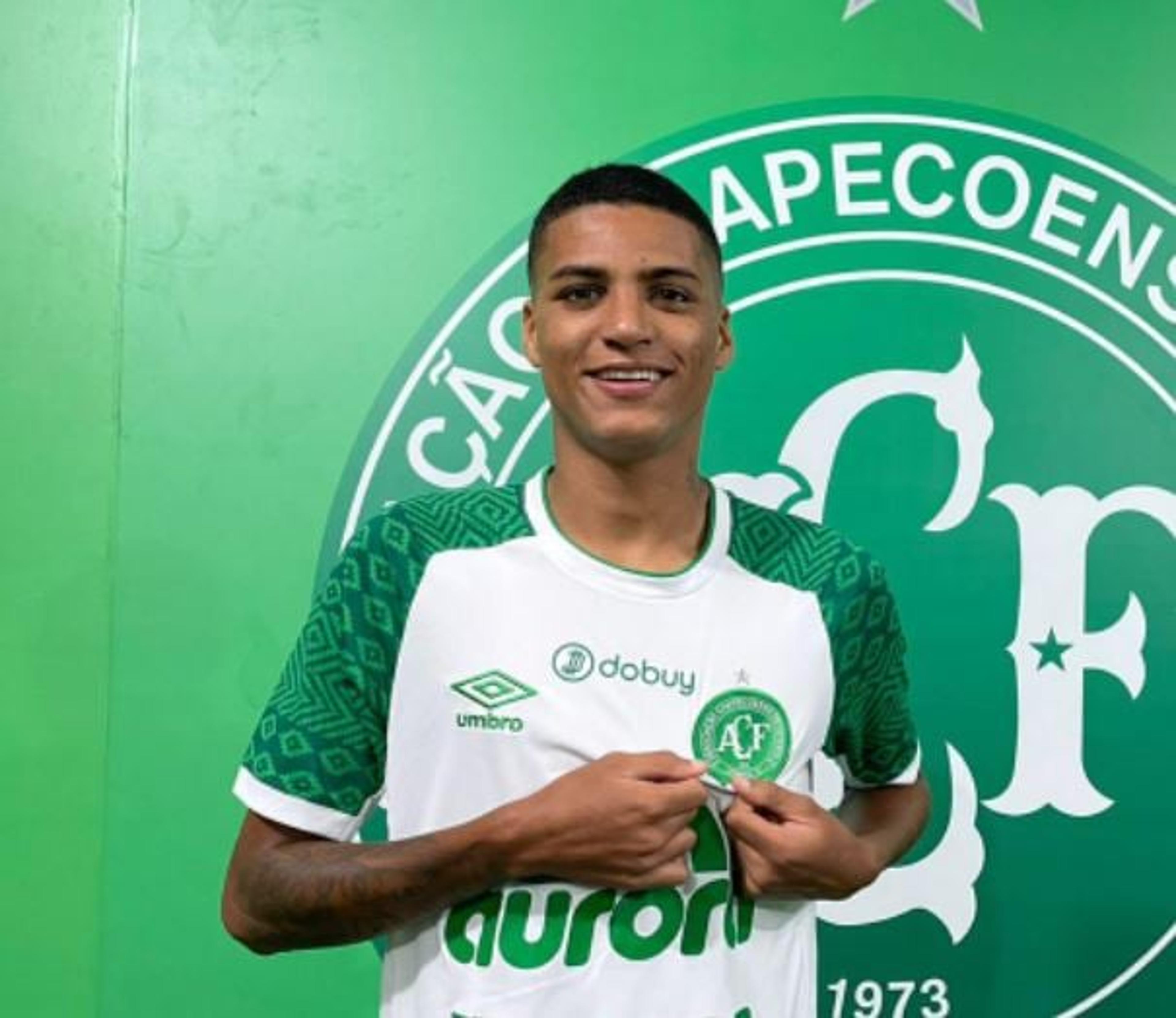 Rodrigo Varanda é anunciado pela Chapecoense e sonha com o acesso