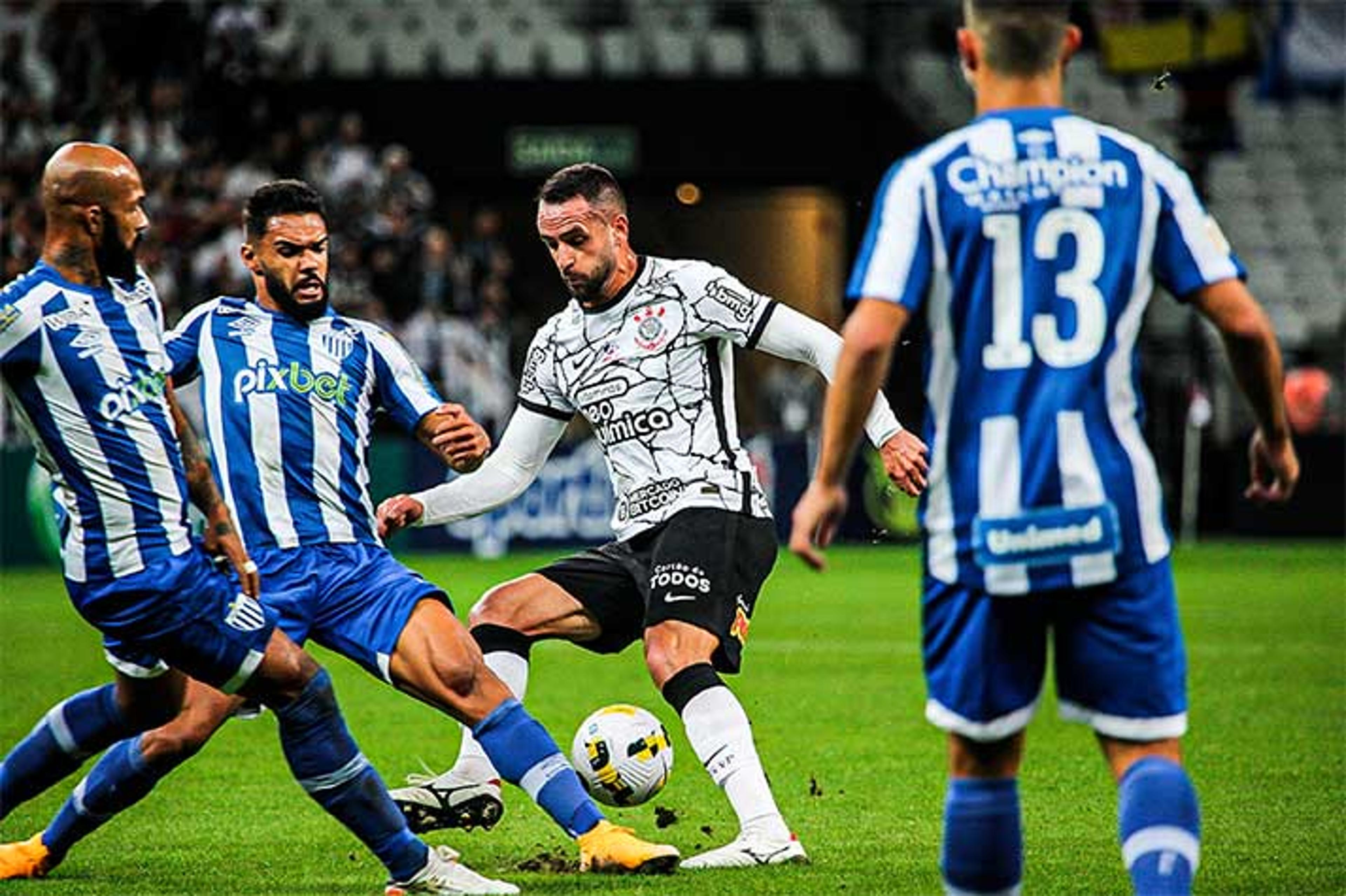 Douglas lamenta incapacidade do Avaí em neutralizar pontos fortes do Corinthians