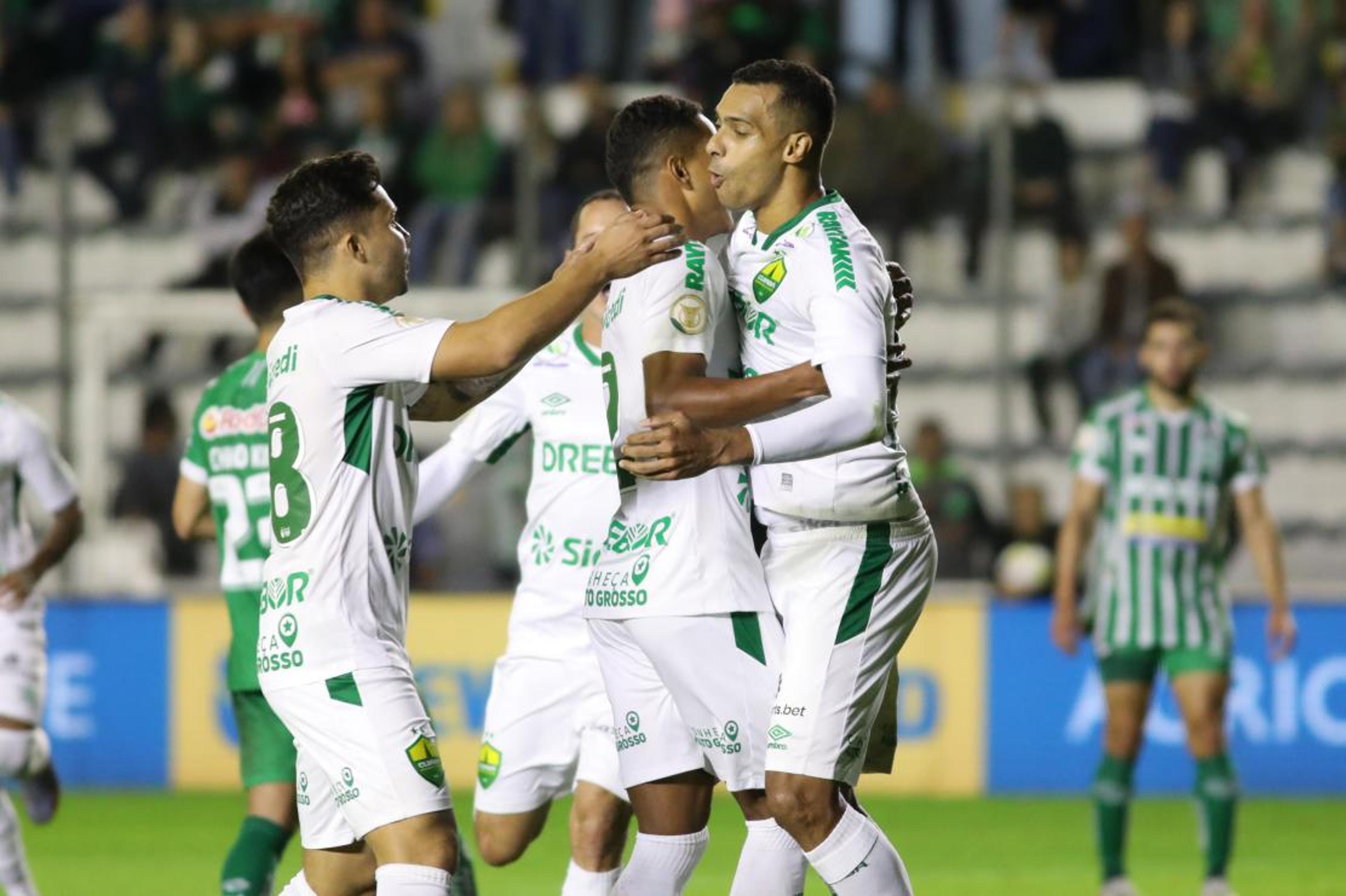 Com gol de pênalti, Cuiabá vence Juventude e chega ao G4 do Campeonato Brasileiro