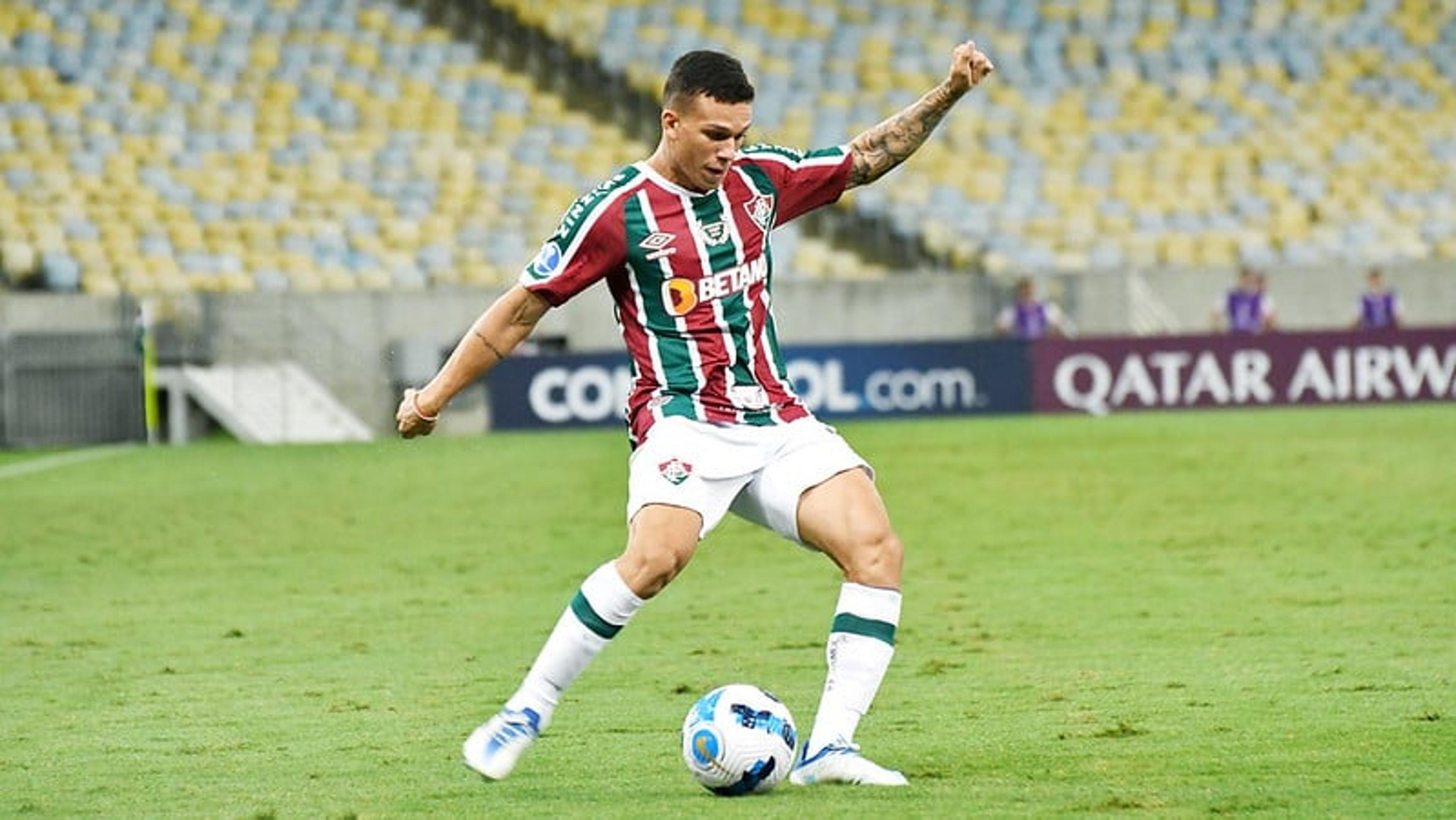 Dirigente revela detalhes da negociação do Goiás por lateral do Fluminense