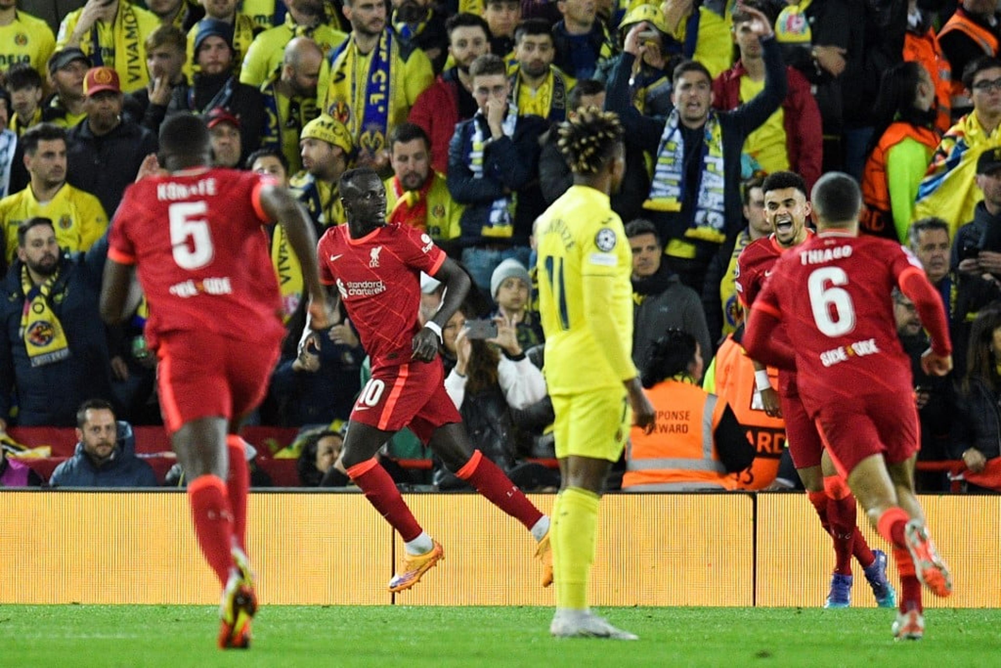 Liverpool domina a partida, vence o Villarreal na semifinal da Champions e fica perto de vaga na decisão