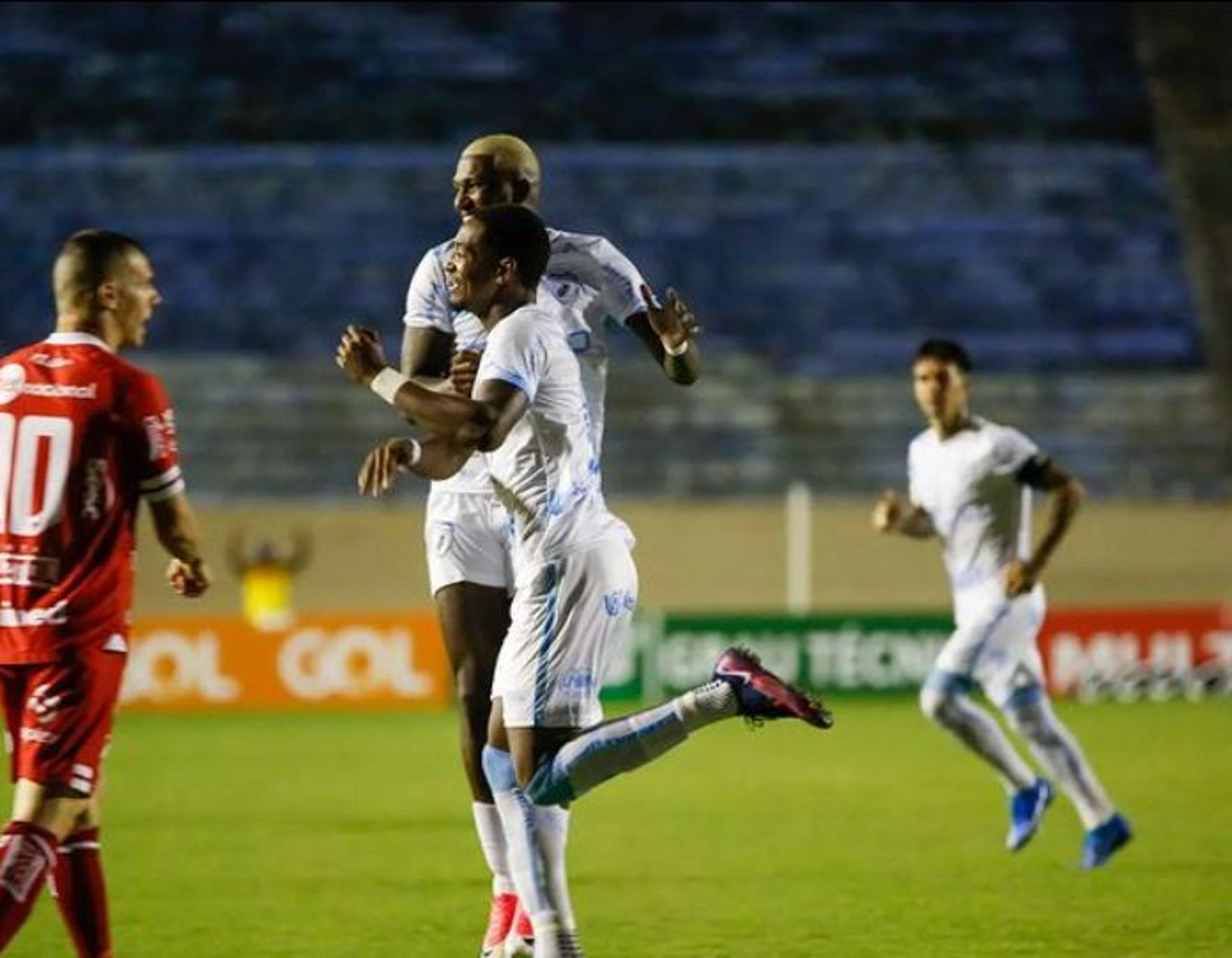 Com gol nos acréscimos, Londrina arranca empate com o Vila Nova pela Série B do Brasileirão