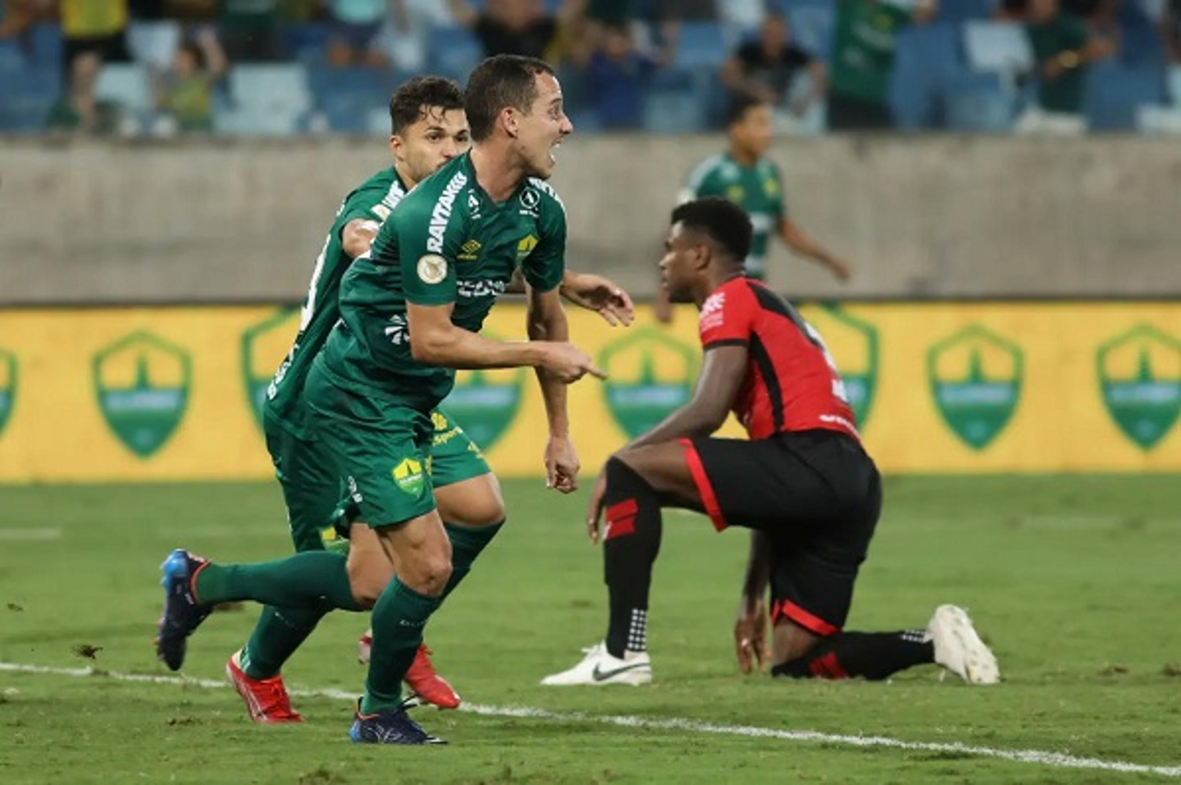 Em jogo de muitas chances, Cuiabá e Atlético-GO ficam no empate pelo Brasileirão