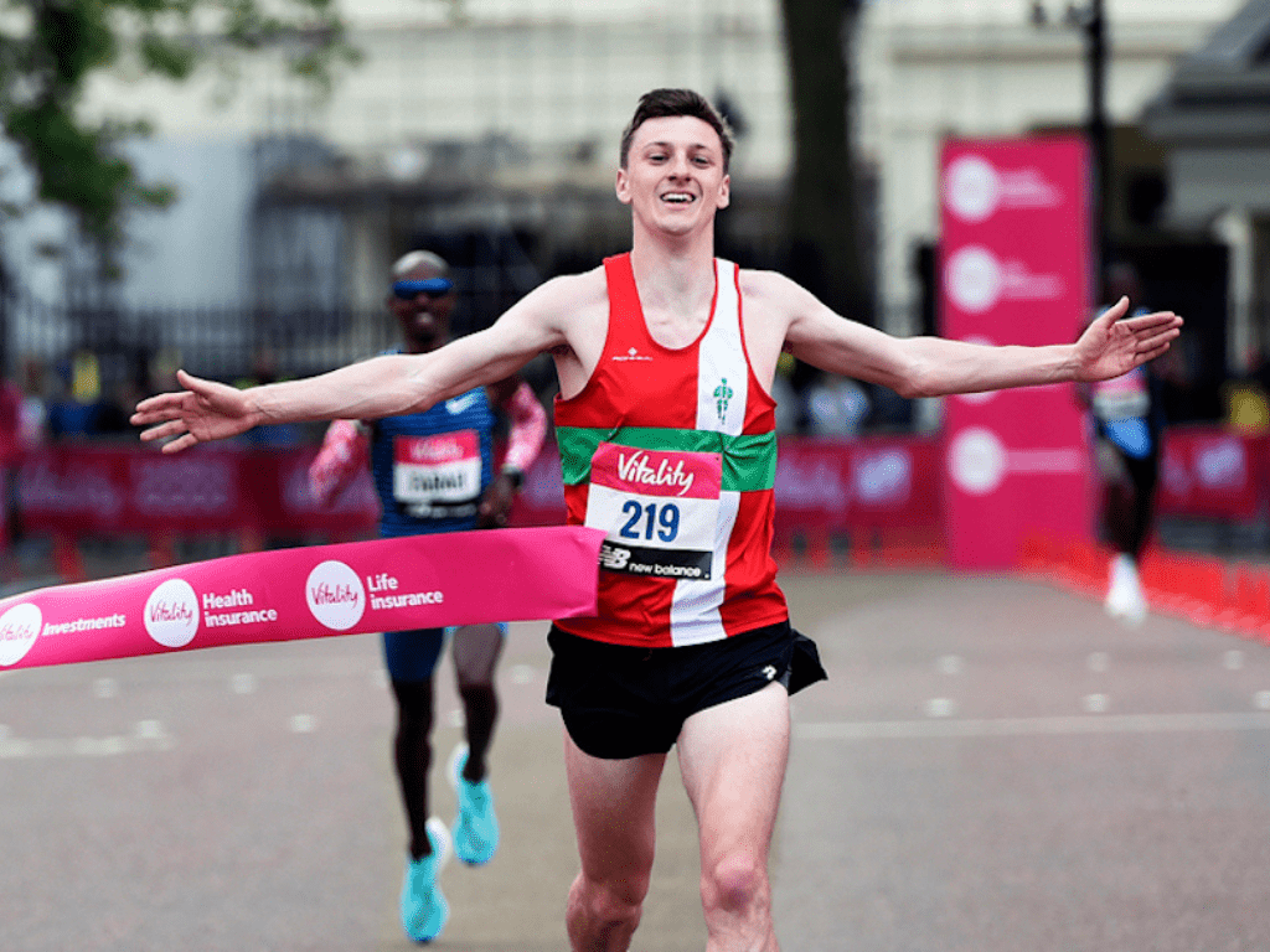 Amador vence a lenda Mo Farah em prova de 10km em Londres