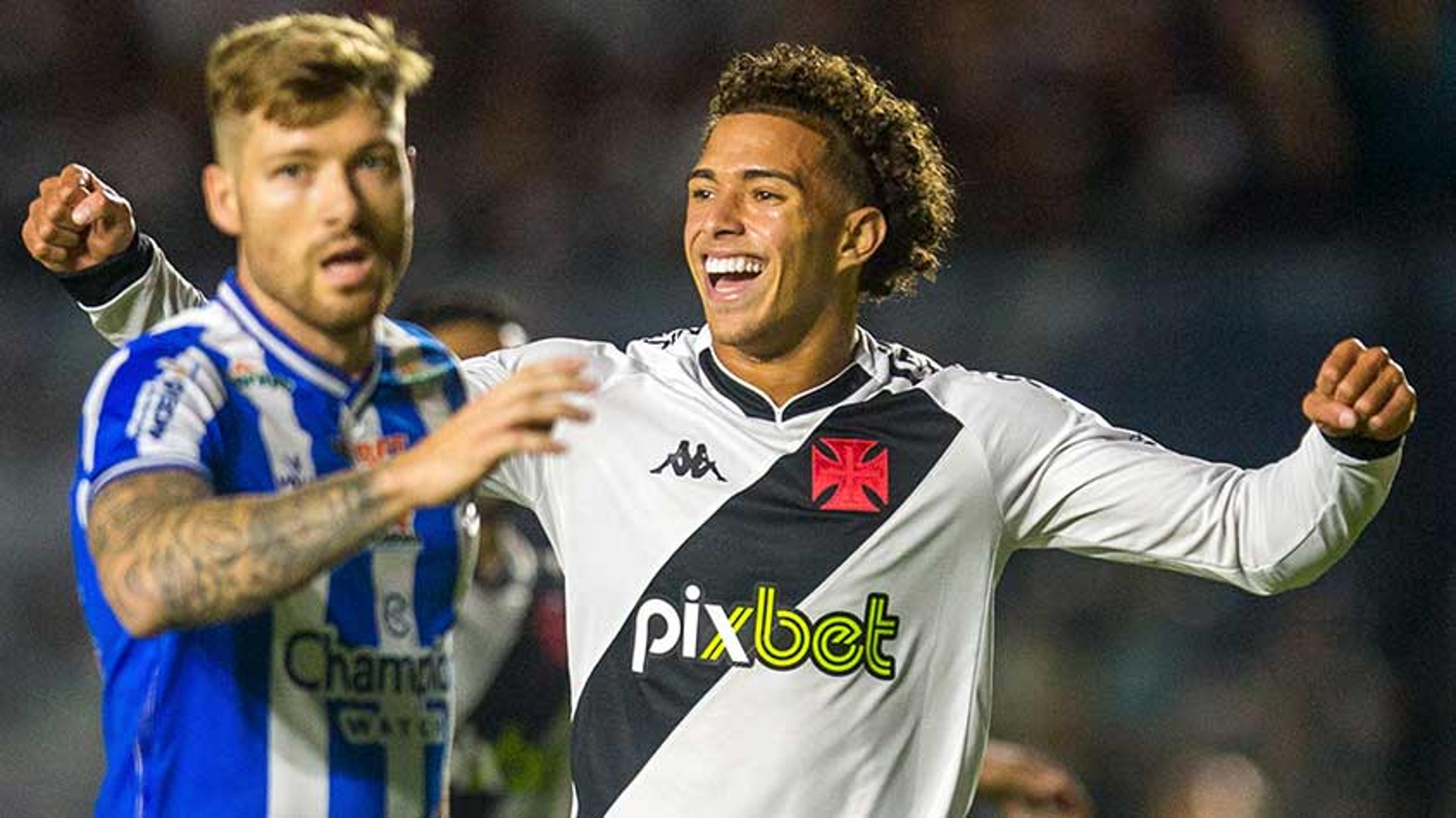 Na web, trio recebe elogios da torcida do Vasco após vitória sobre o CSA