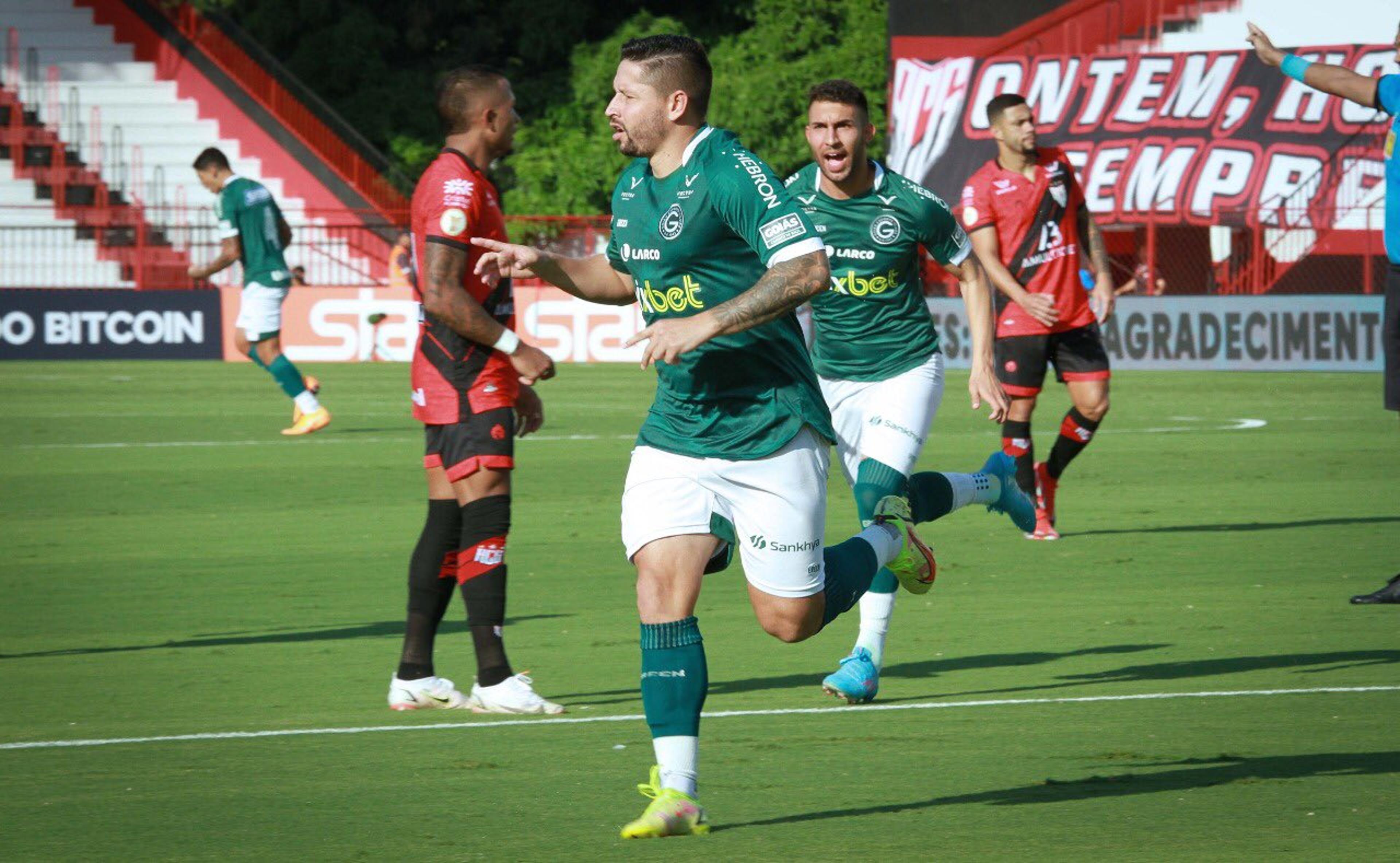 VÍDEO: assista aos melhores momentos da vitória do Goiás sobre o Atlético-GO pelo Brasileirão