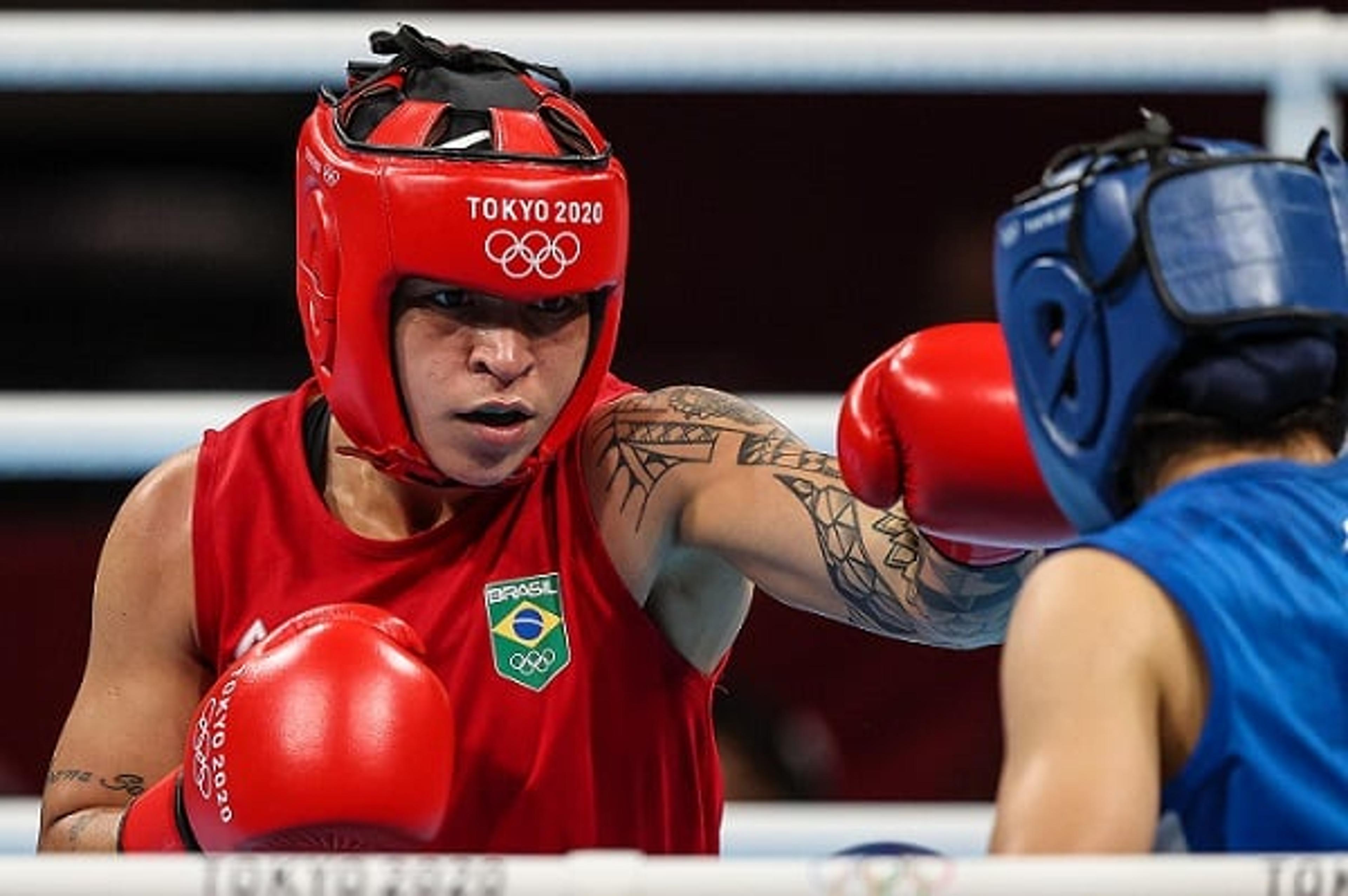 Prata em Tóquio, Bia Ferreira assina com equipe de boxe profissional