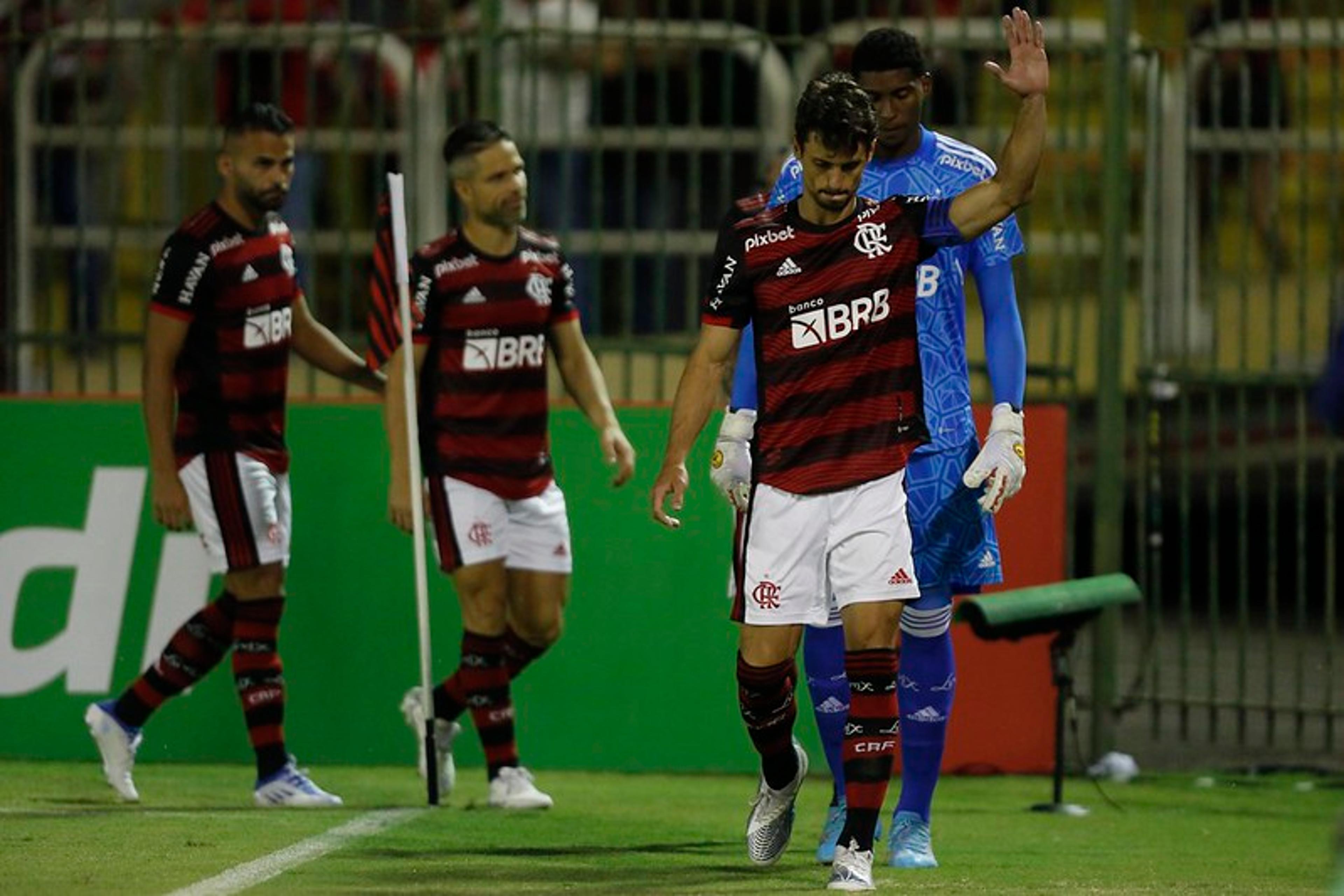 Nas redes sociais, torcida do Flamengo elogia estreia de Rodrigo Caio na temporada