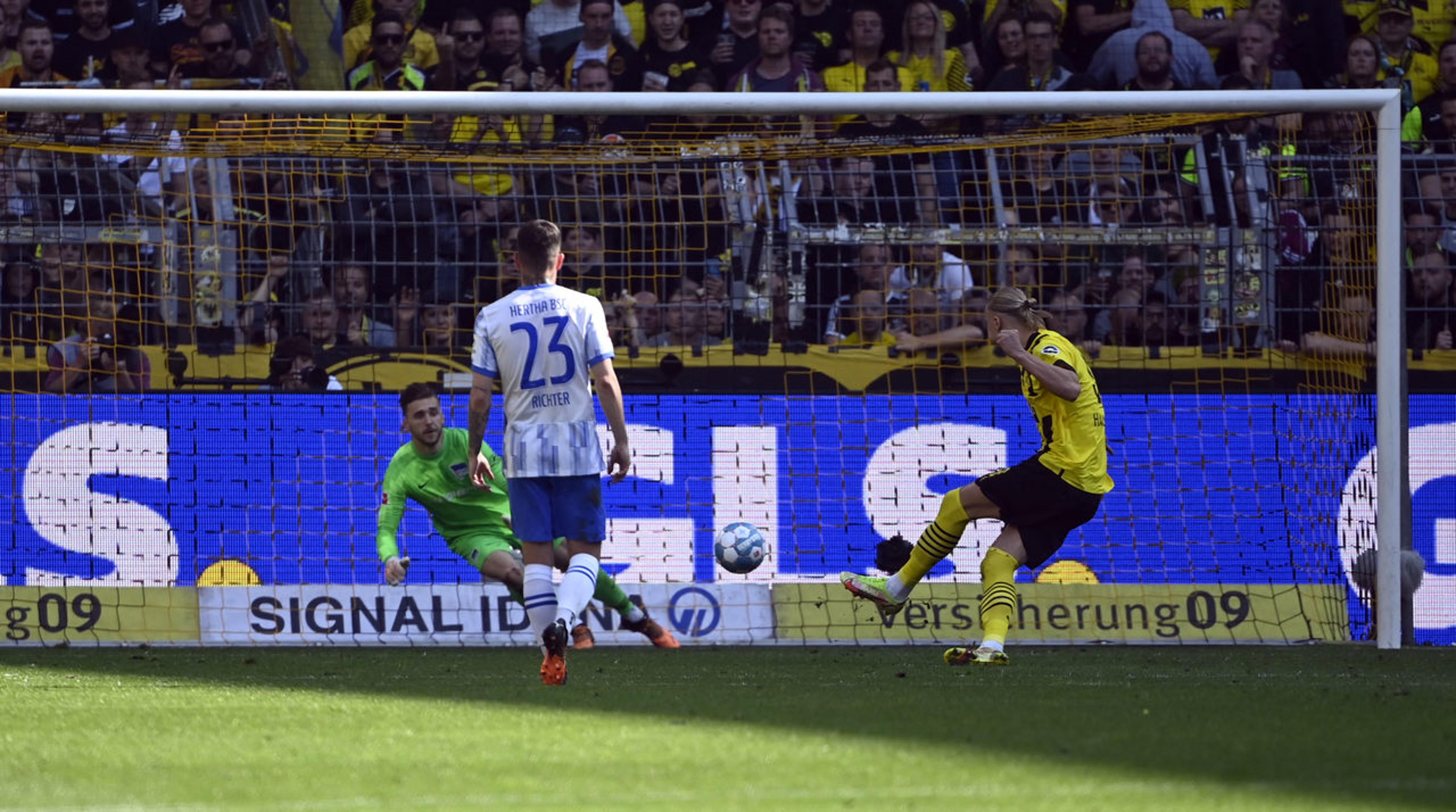 VÍDEO: Veja o último gol de Haaland com a camisa do Borussia Dortmund