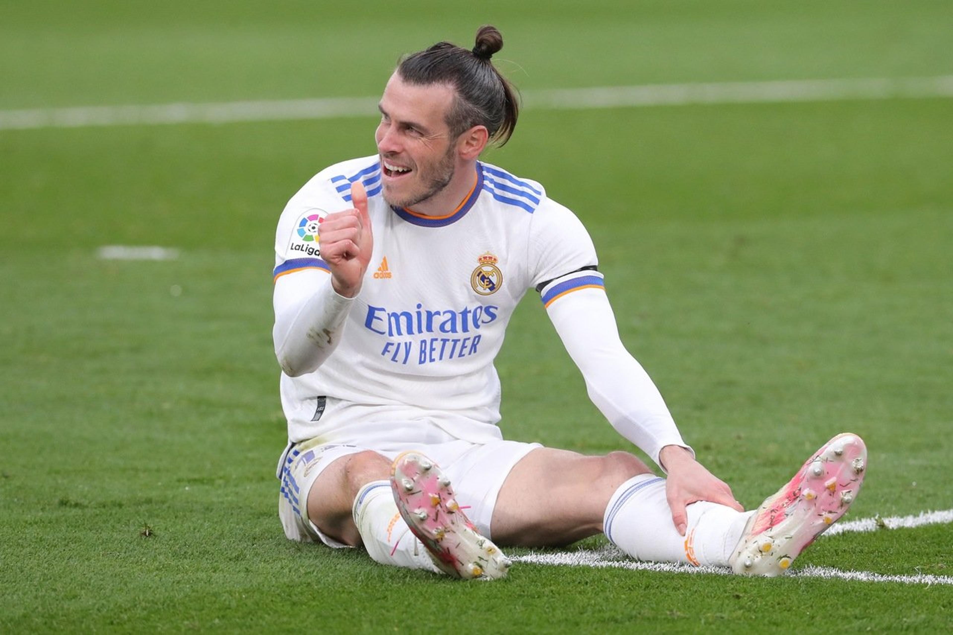 Com direito a banho dos colegas, Gareth Bale é apresentado para torcida do Los Angeles FC; assista