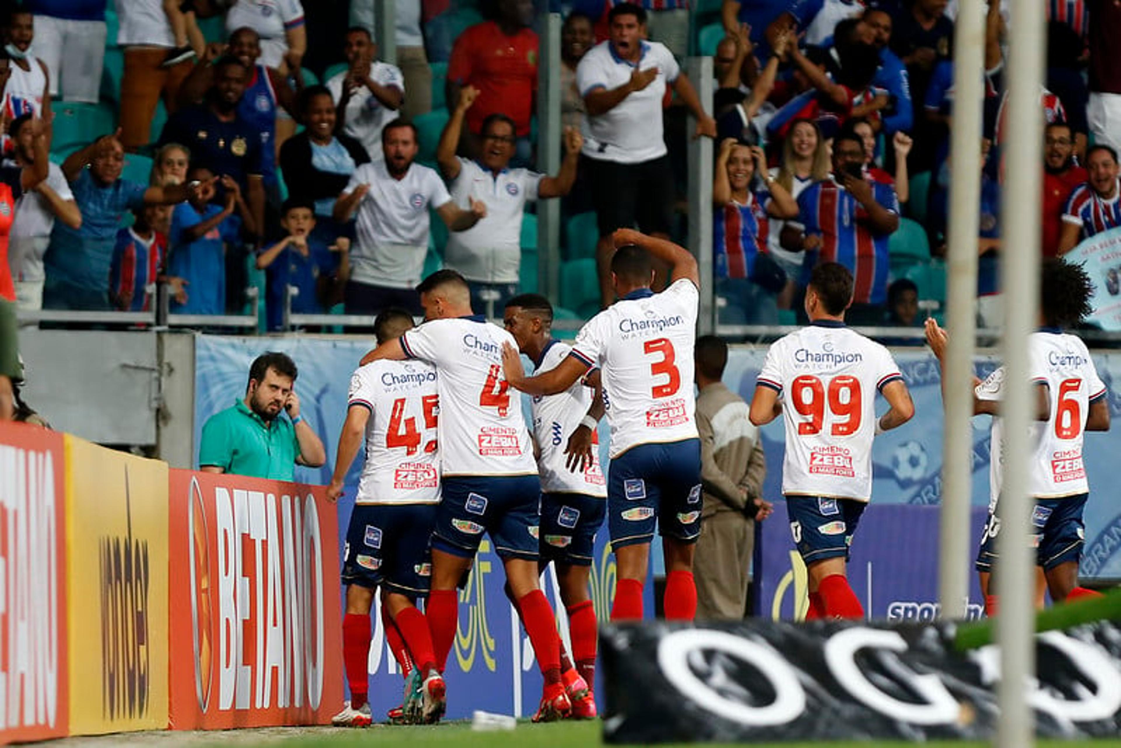 Com dois gols de Davó, Bahia vence a Ponte Preta e dorme na liderança da Série B