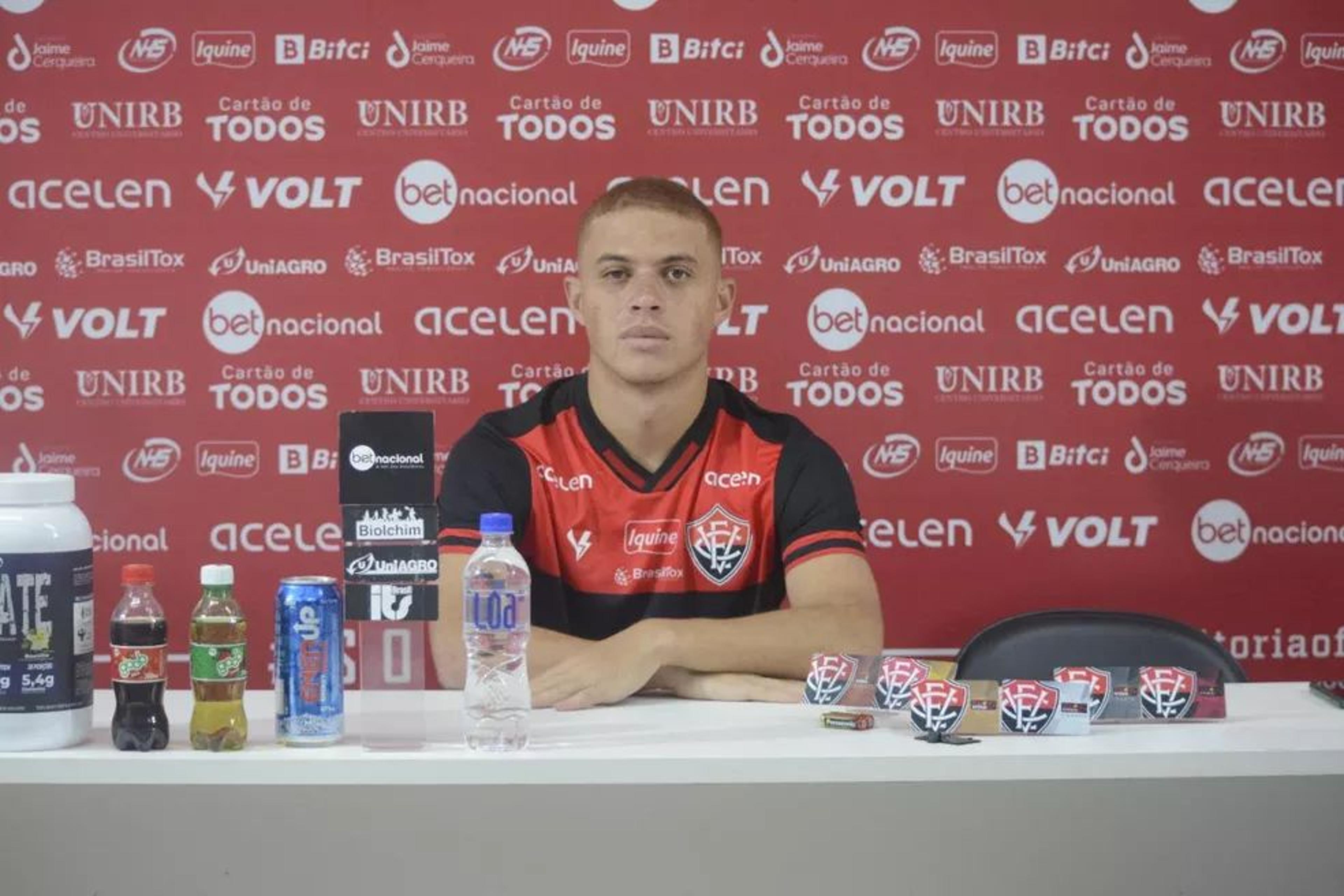 Foguinho é apresentado no Vitória: ‘Todo mundo sabe da grandeza’