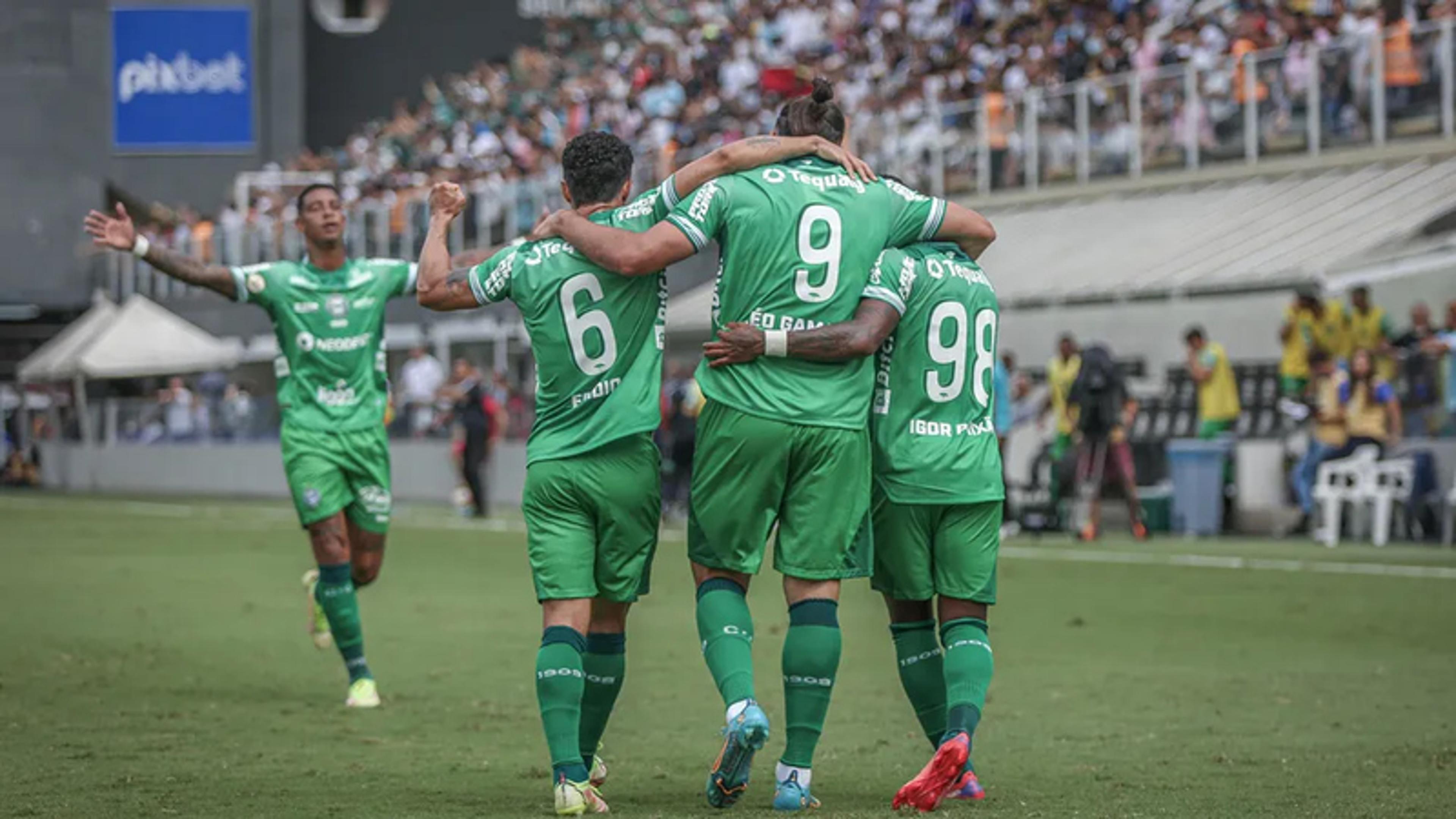 Adversário do Botafogo, Coritiba é o time com mais finalizações certas, mas já sofreu dez gols no Brasileirão