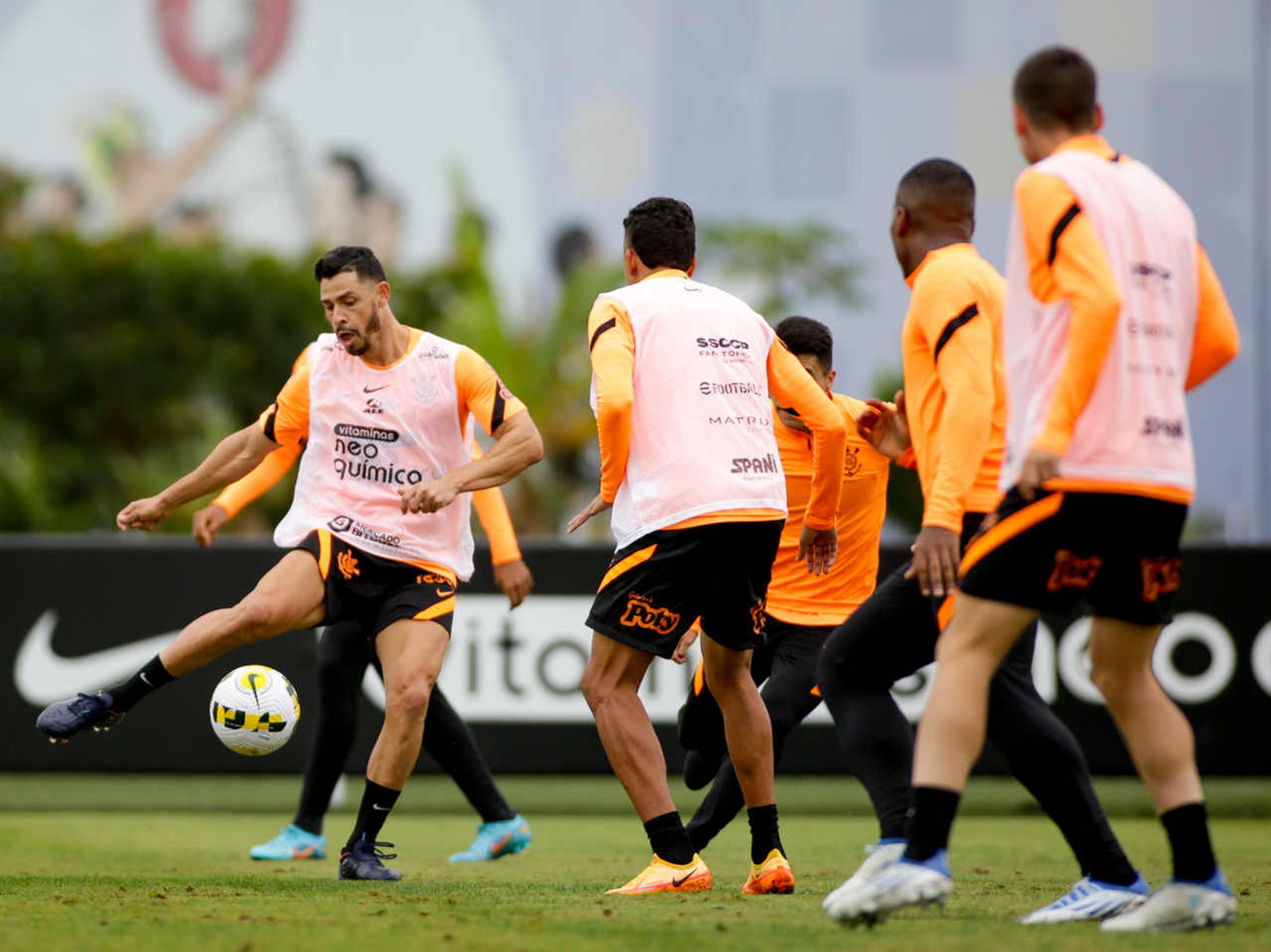 Após folga, Corinthians inicia preparação para enfrentar o Atlético-GO no Brasileirão