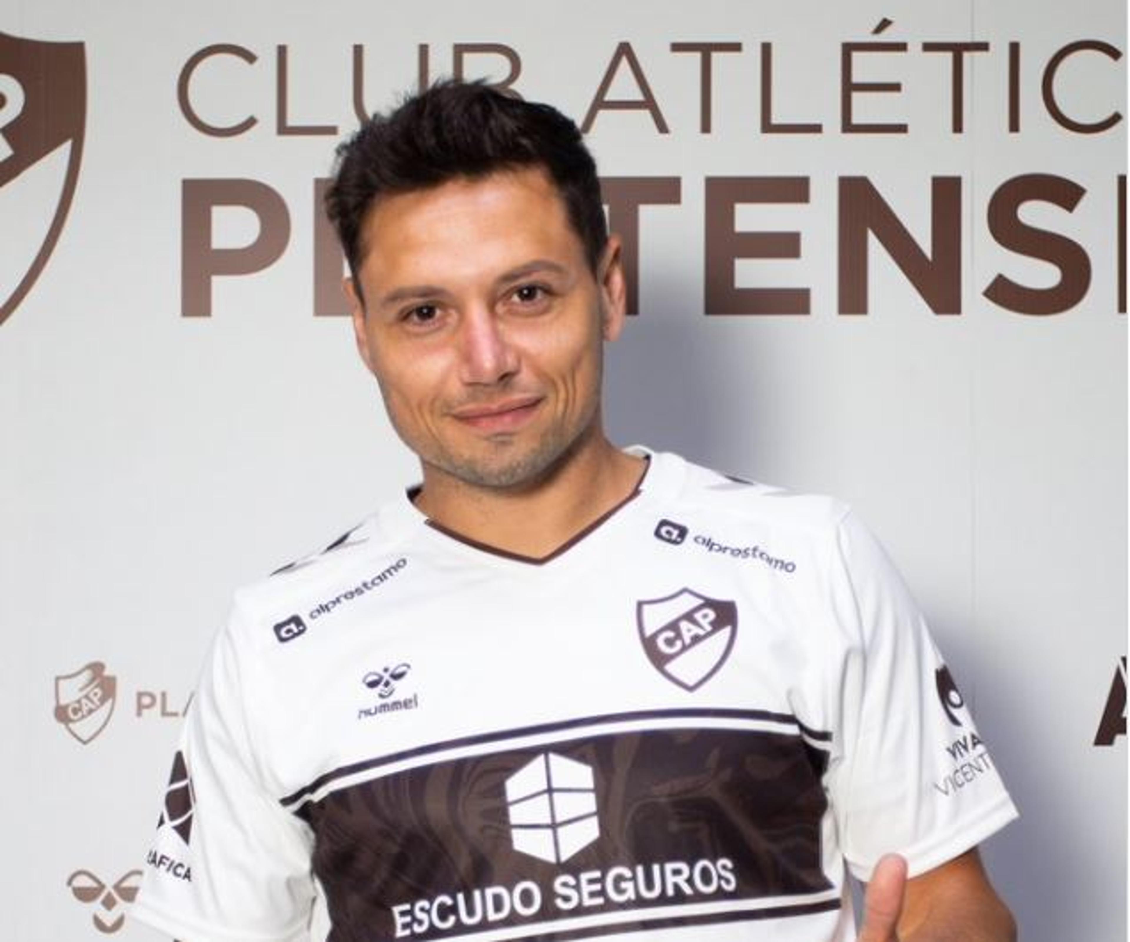 Ex-Juventude, Mauro Zárate abre o jogo e revela que já pensou em desistir do futebol