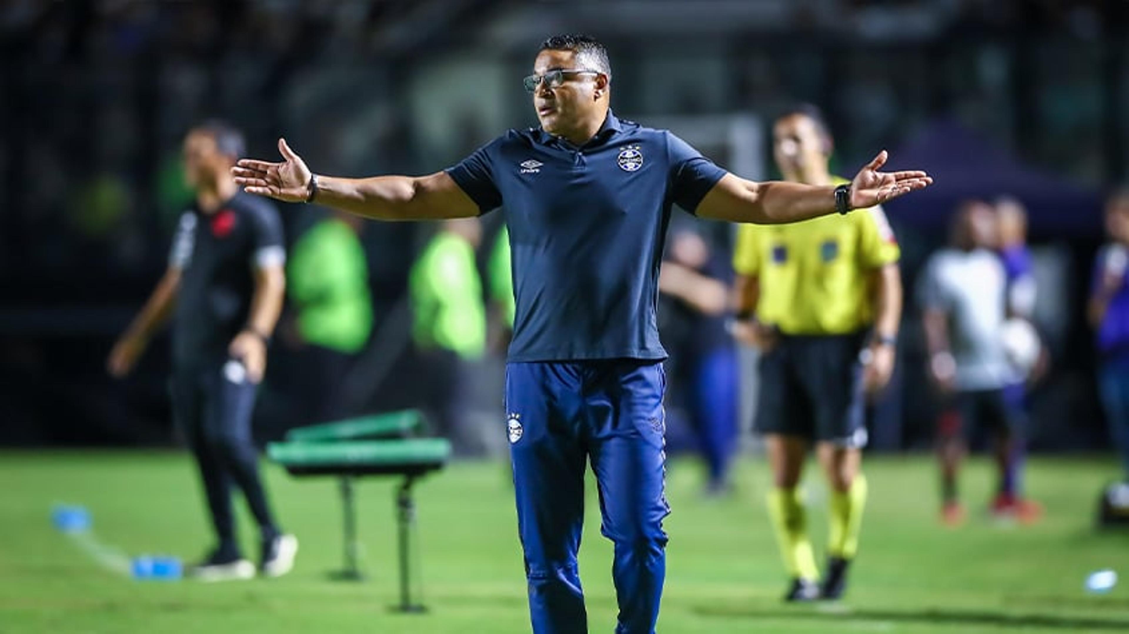 VÍDEO: Roger agradece homenagem do Vasco por luta antirracista: ‘Futebol é um microcosmo do Brasil’