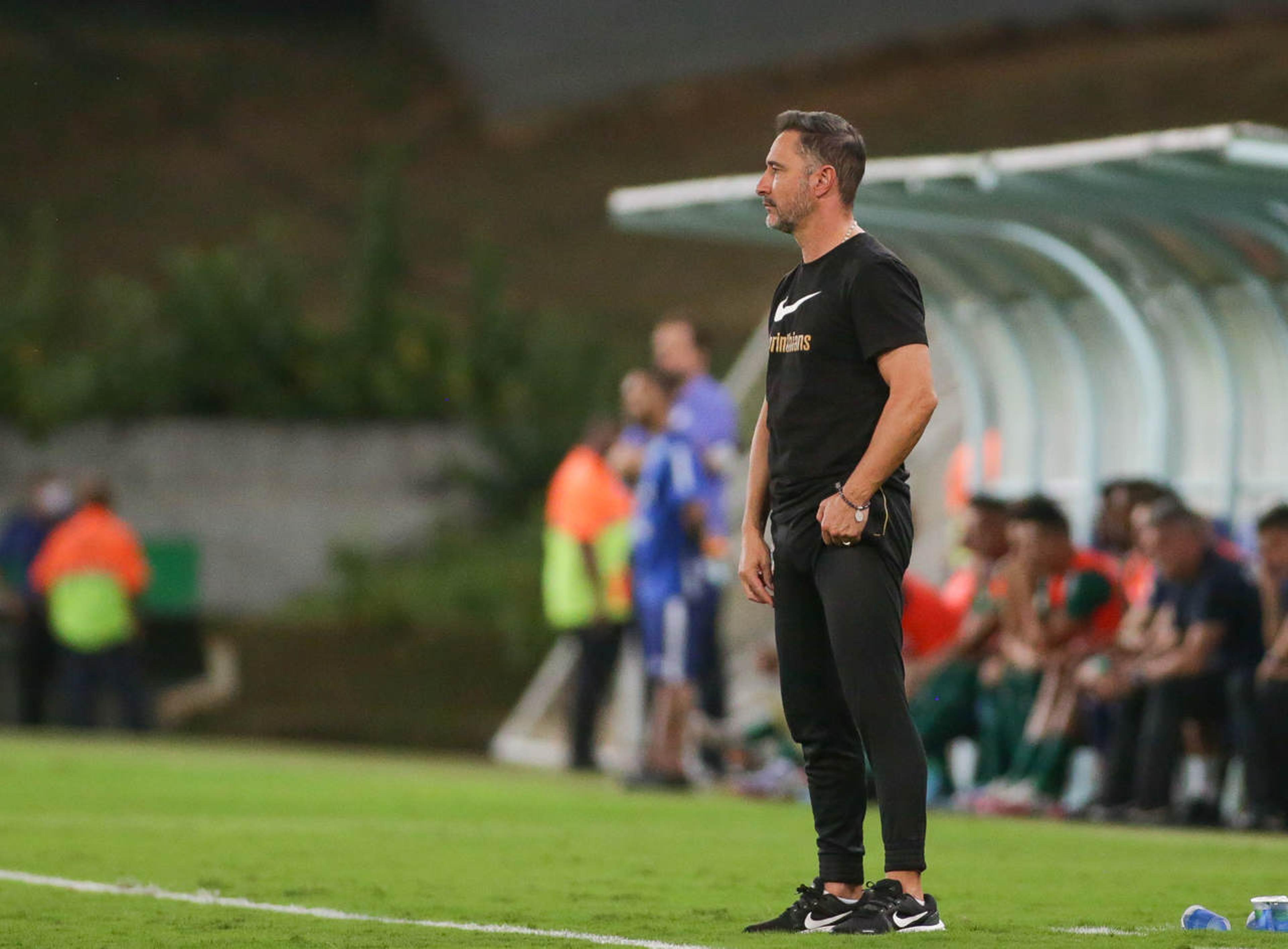 Vítor Pereira explica porque deixou jogadores mais técnicos do Corinthians para o segundo tempo