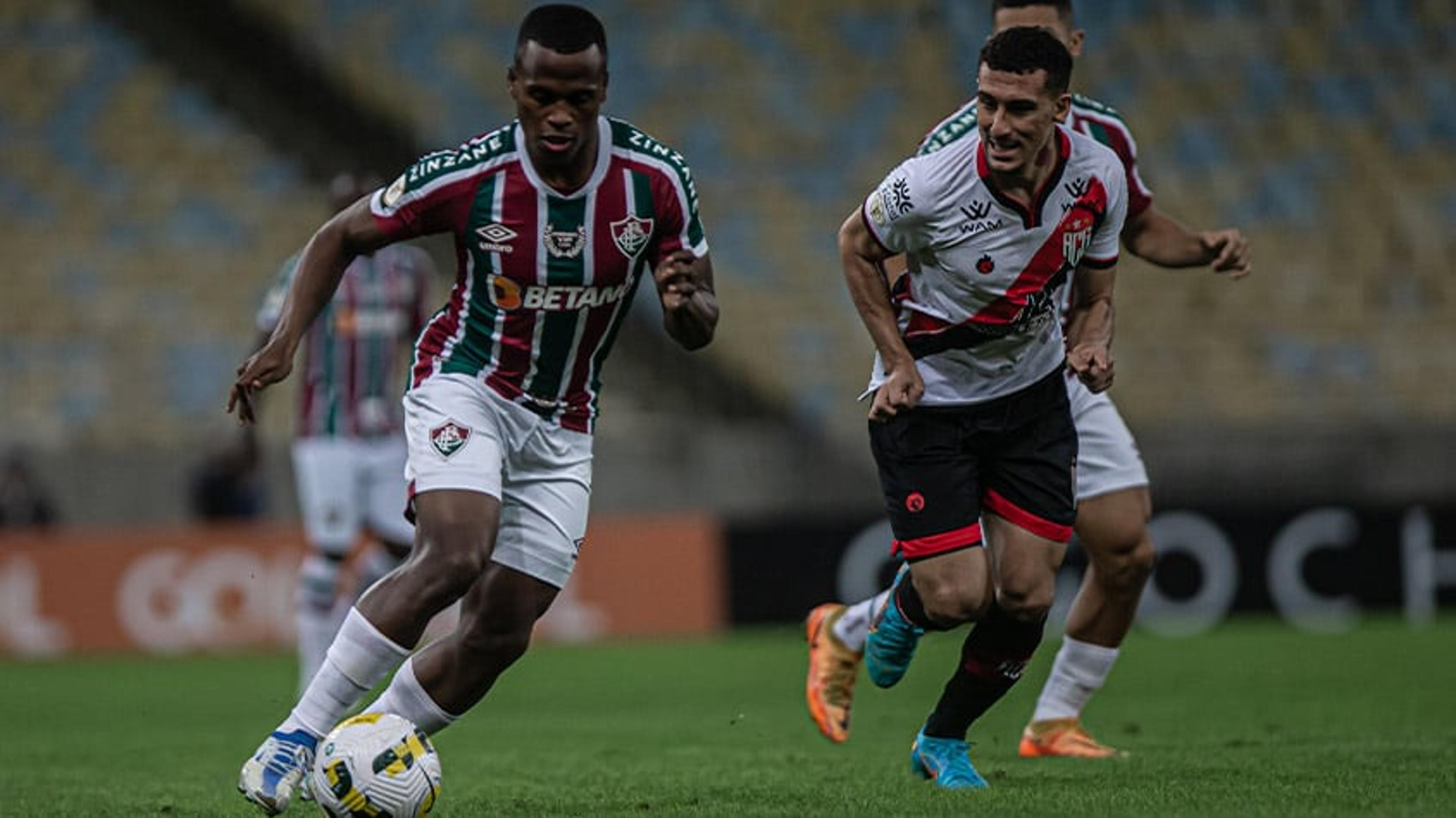 Com um a menos desde o 1º tempo, Fluminense perde para o Atlético-GO no Maracanã pelo Brasileirão