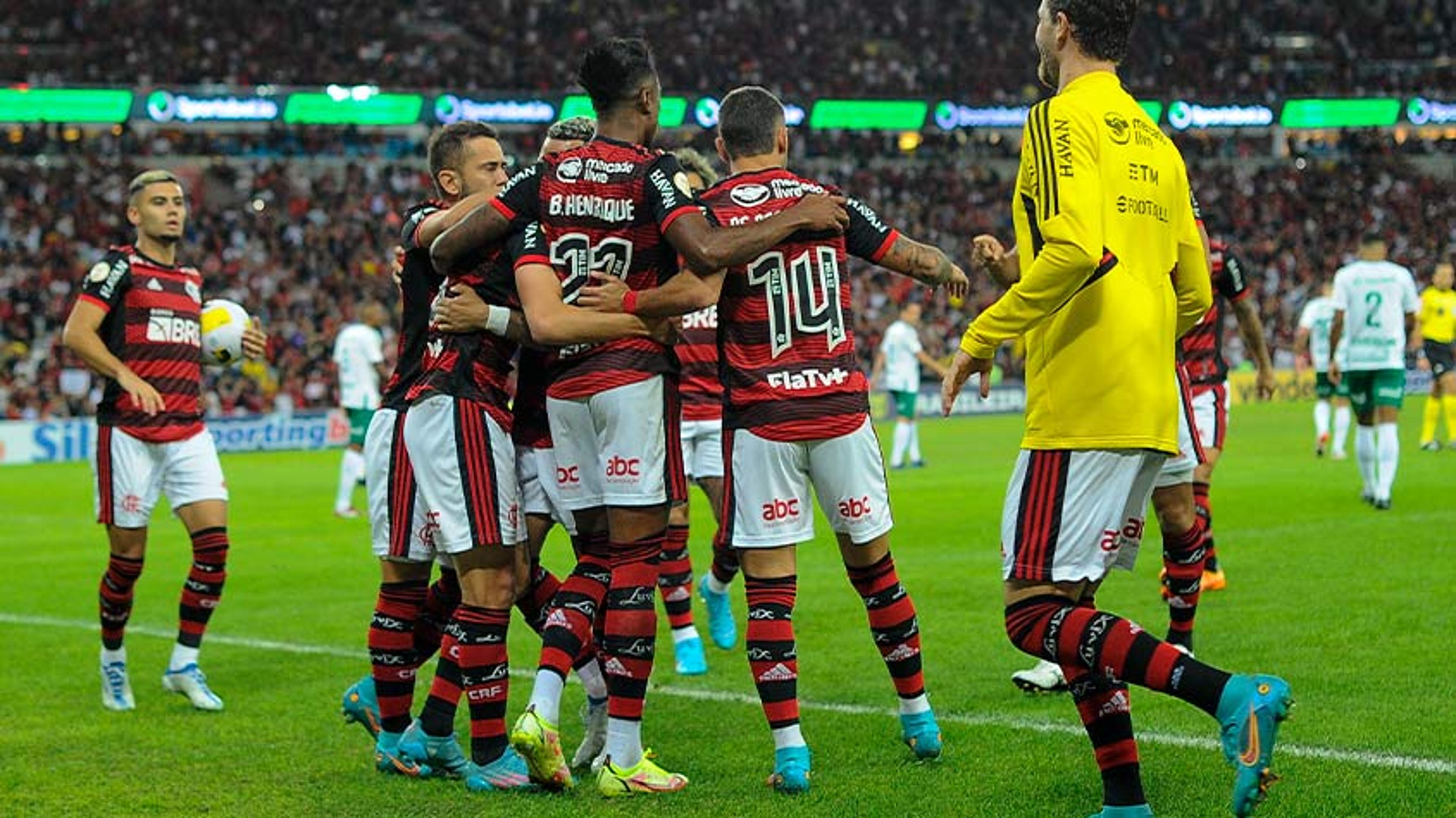 Flamengo supera o Cuiabá, volta a vencer no Brasileirão e ‘pega o elevador’ na tabela