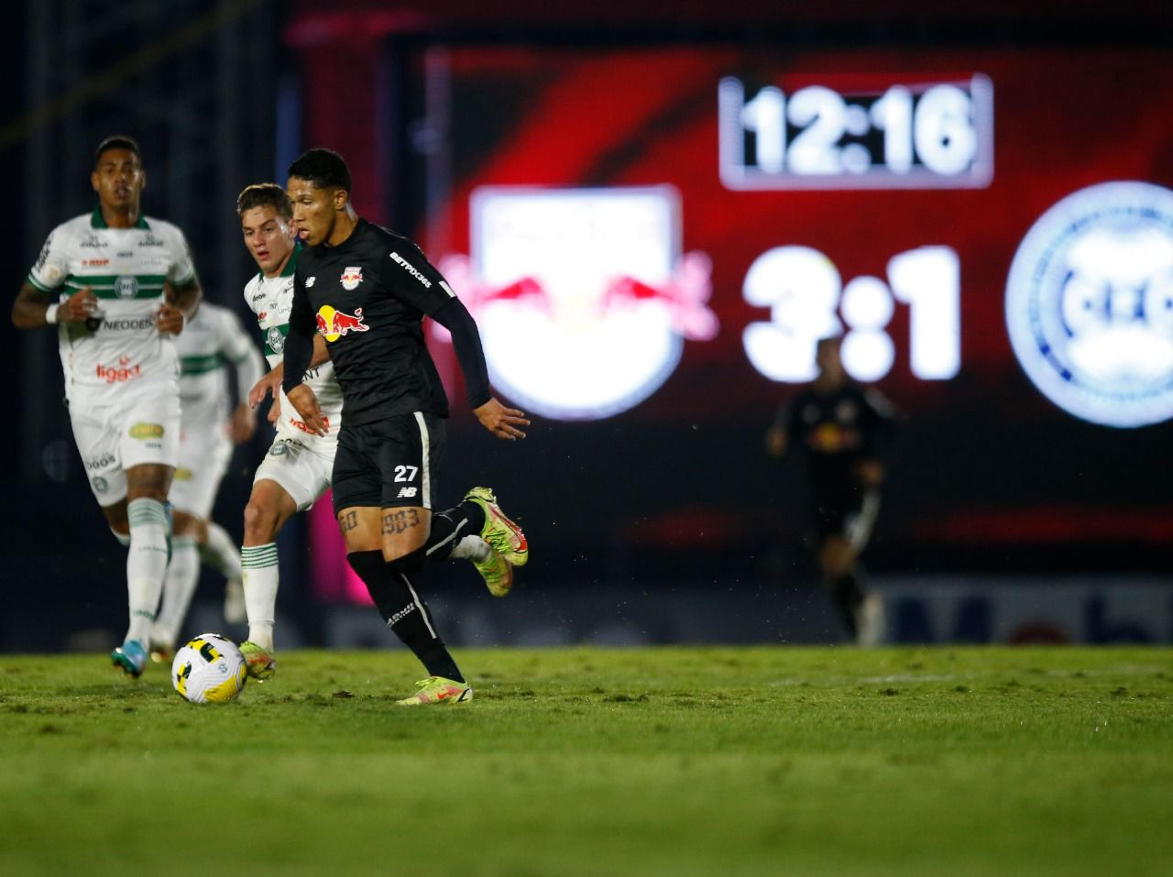 Autor de assistência, Sorriso celebra vitória contra o Coritiba