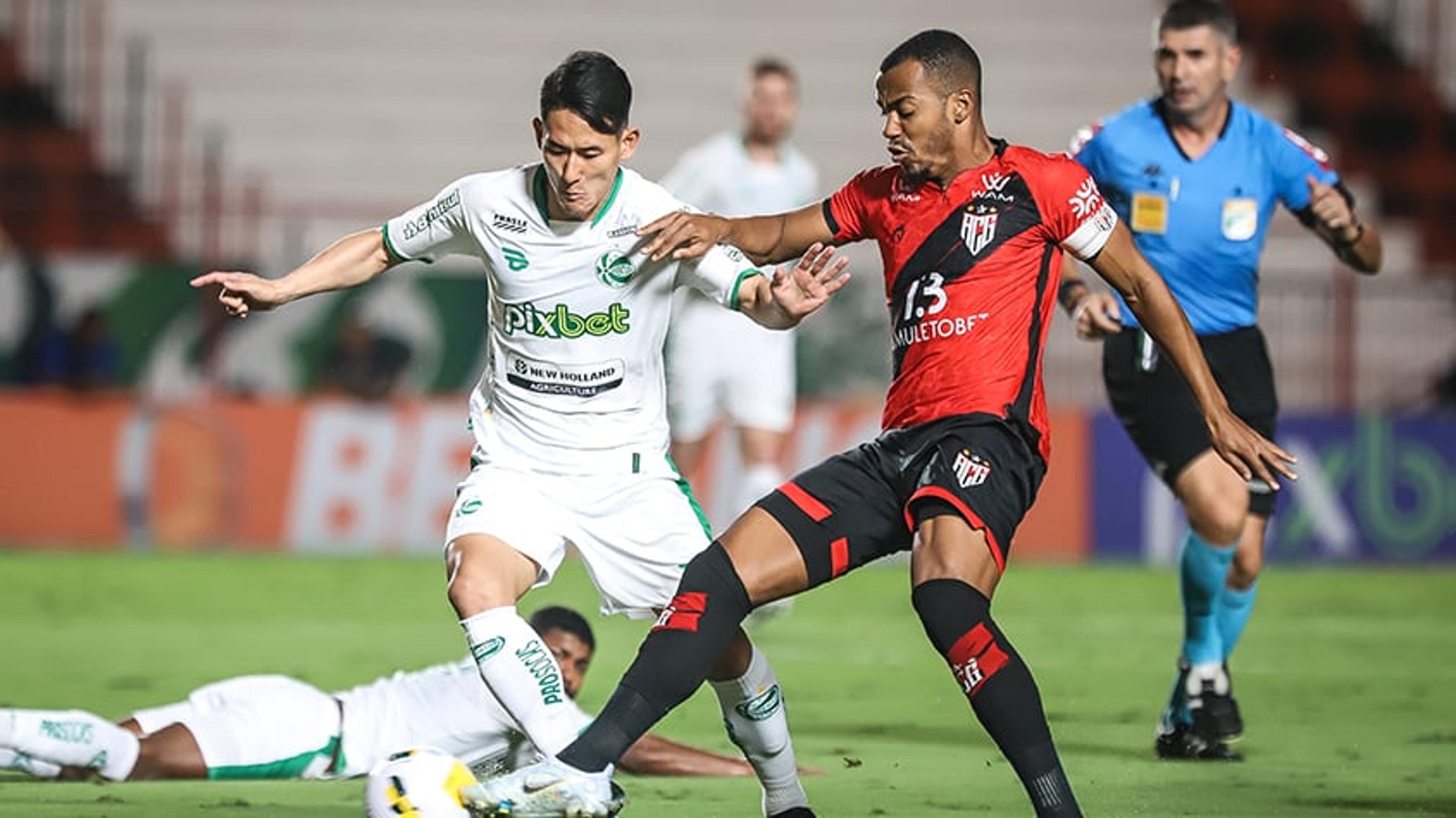 De virada e com um a mais, Atlético-GO vence o Juventude pelo Brasileirão