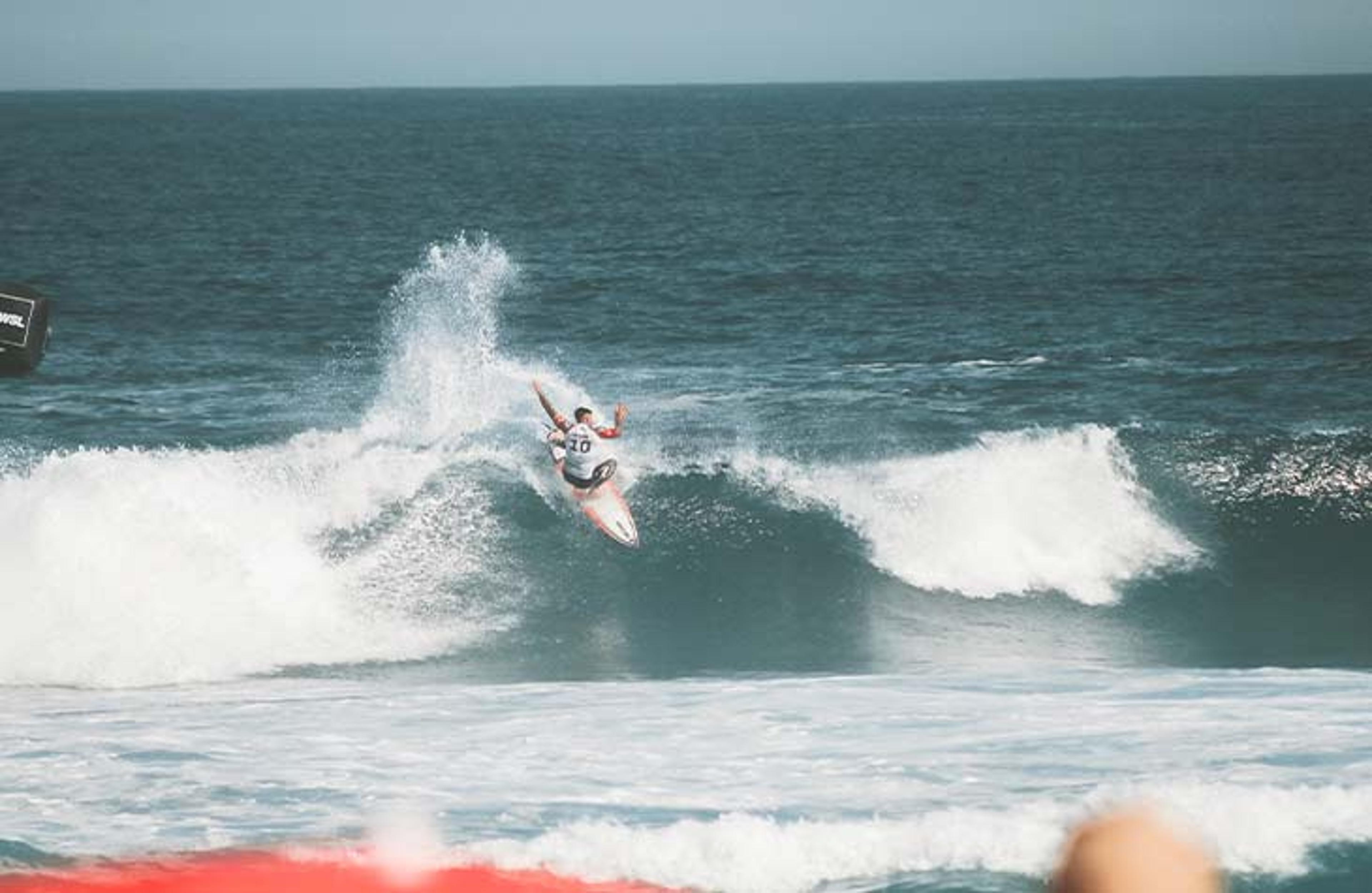 Primeiro dia do Mundial de Surfe em Saquarema tem Medina na repescagem e brilho de surpresas