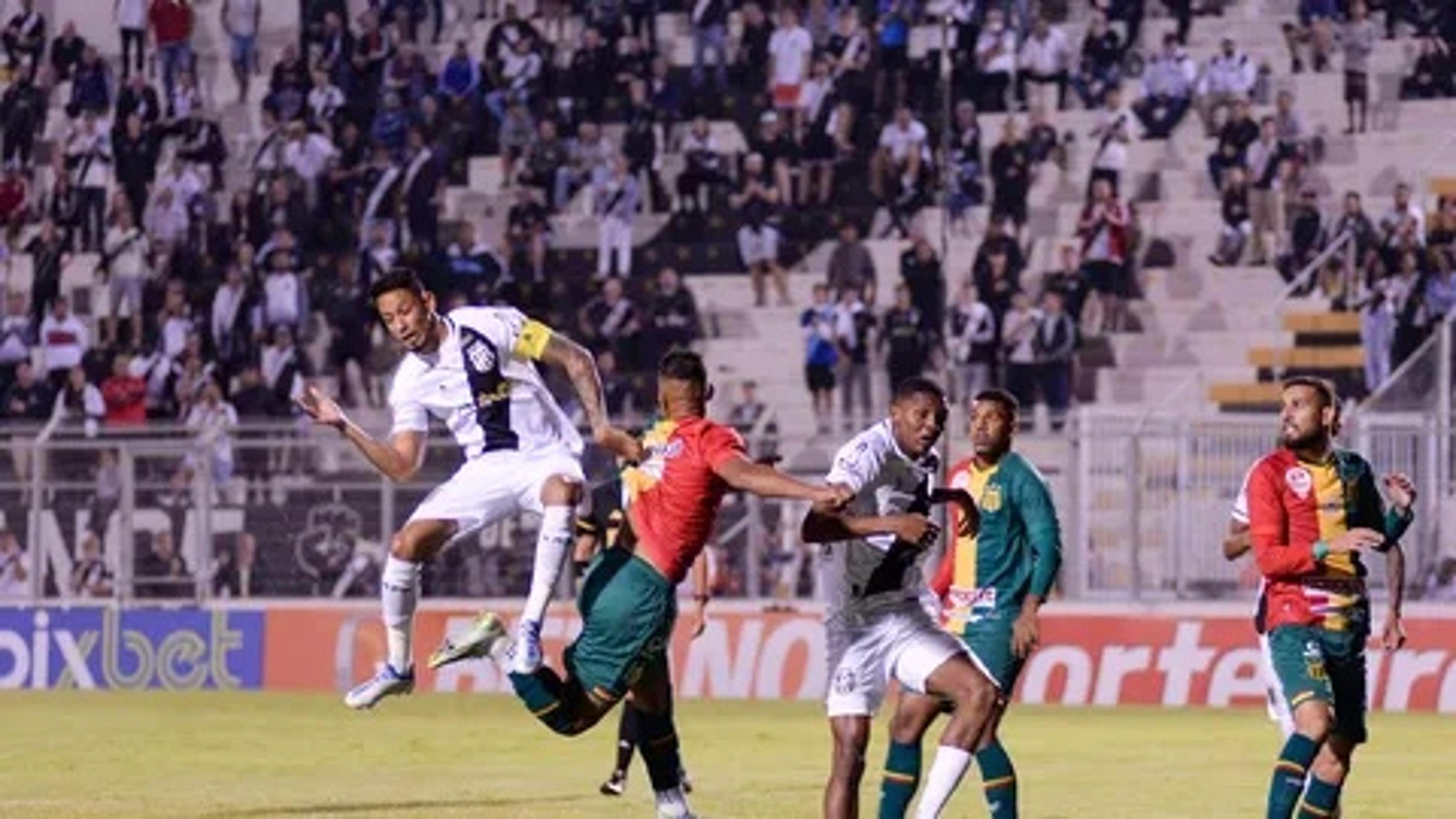 Ponte Preta fica no empate com Sampaio Corrêa e complica situação na Série B