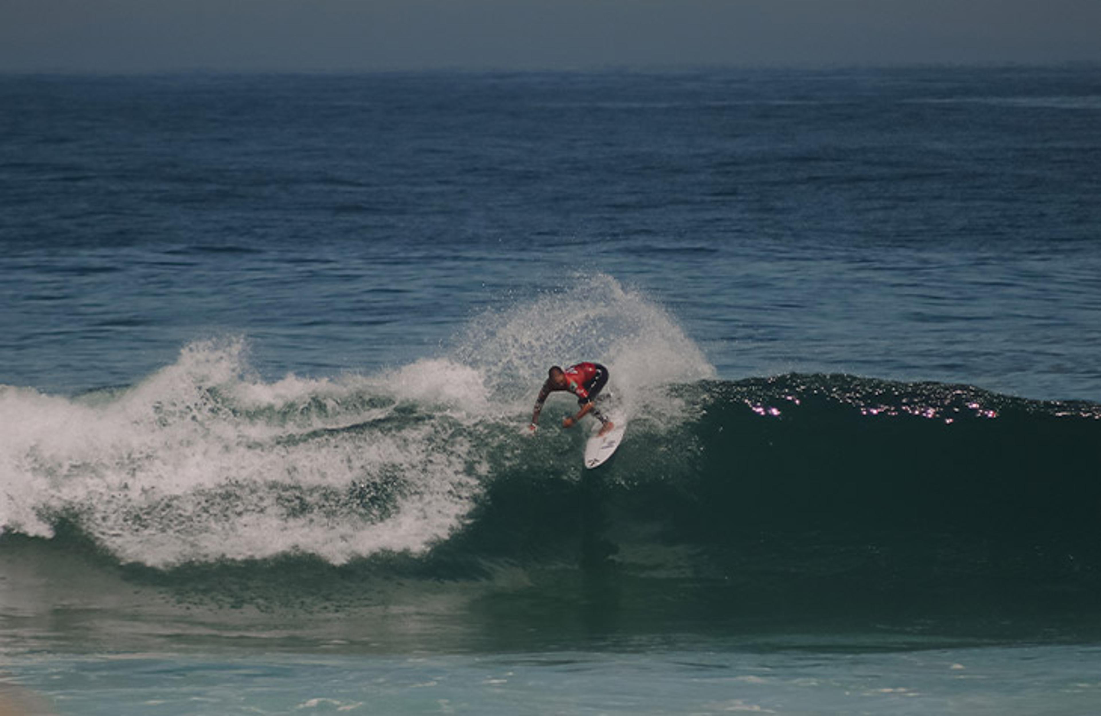 Mundial de Surfe: Caio Ibelli faz tubo incrível com nota 10 e vai às oitavas; algoz de Medina é eliminado