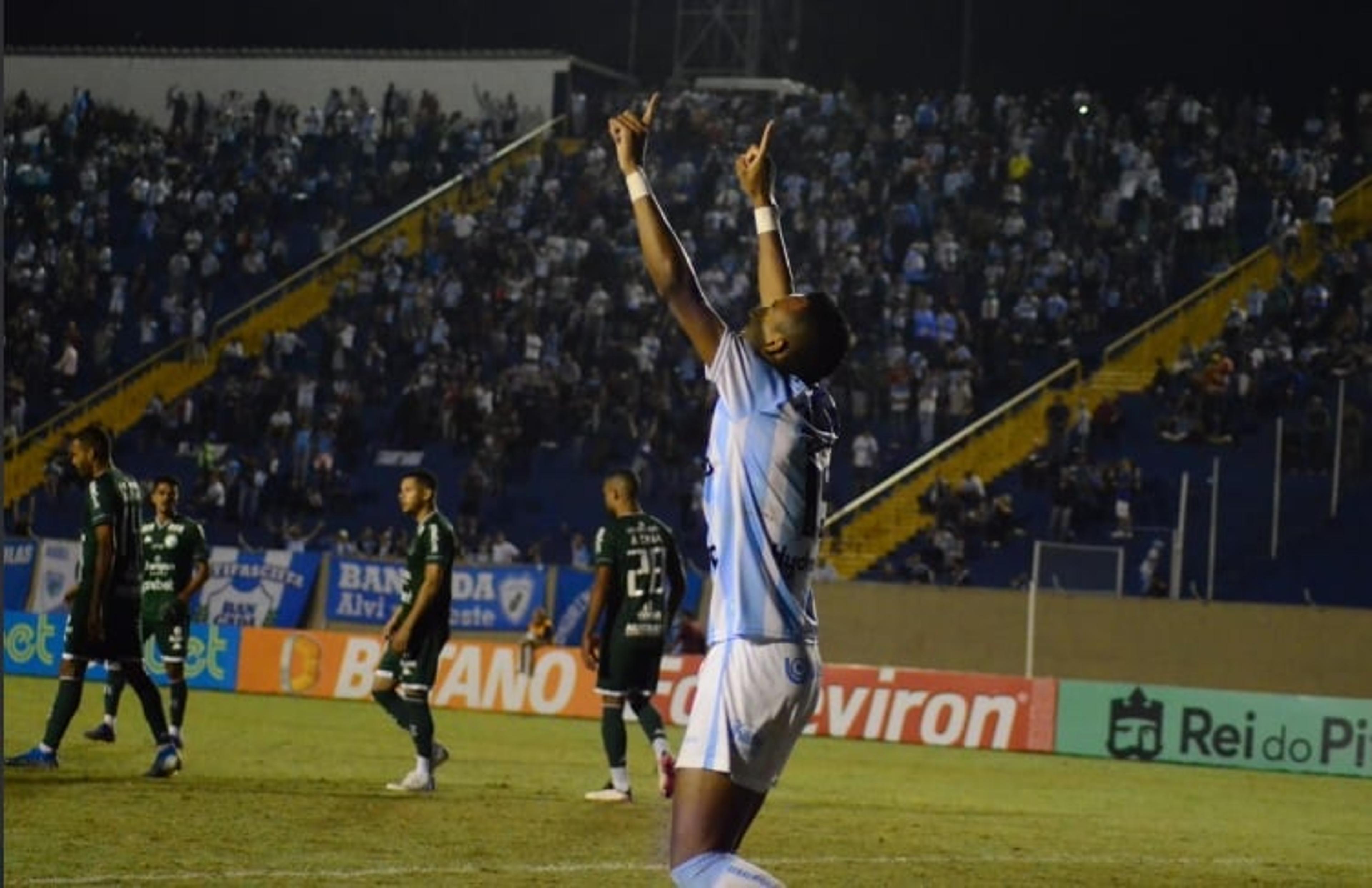 Londrina vence o Guarani em casa e sobe na tabela da Série B