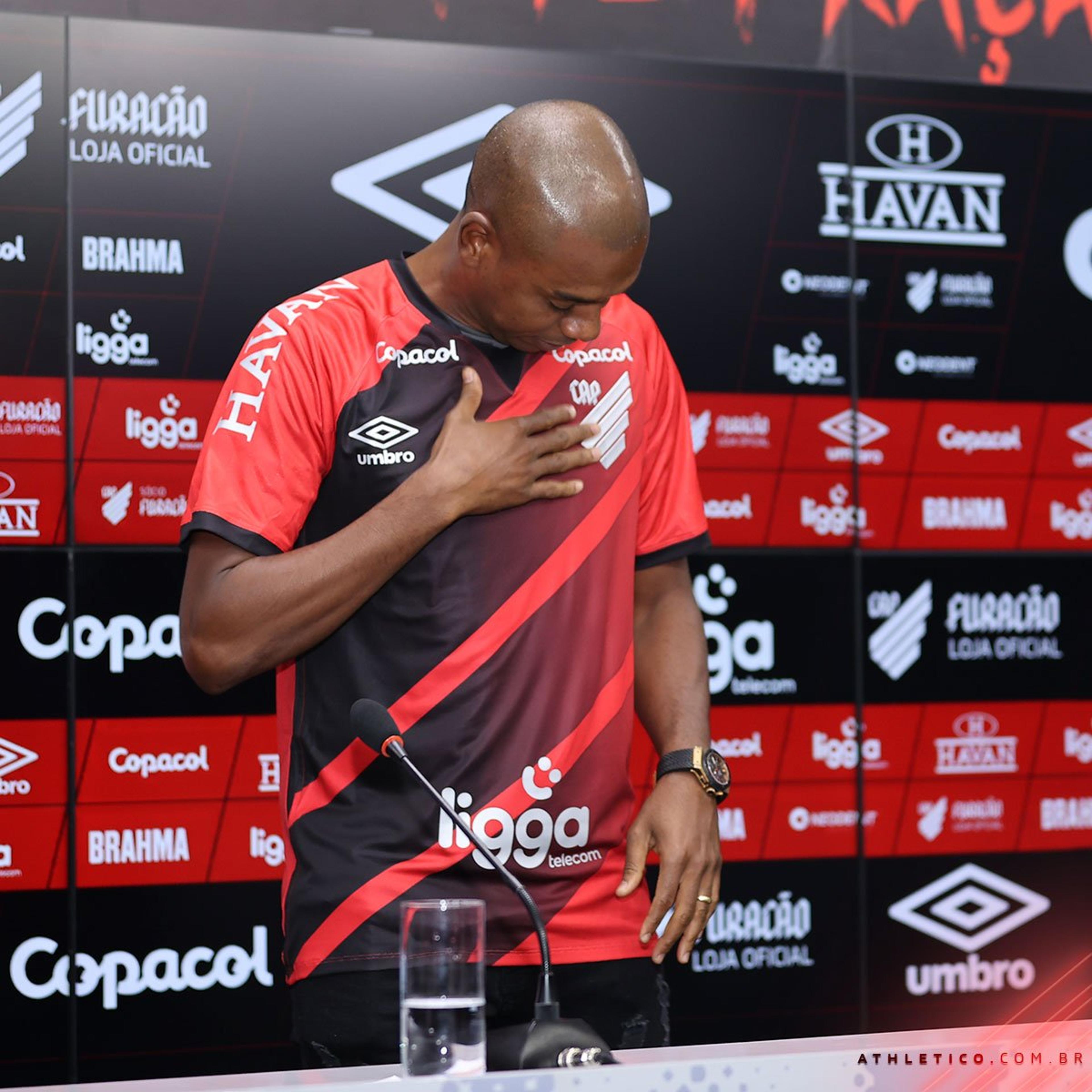 Fernandinho fala sobre a recepção da torcida em sua reestreia