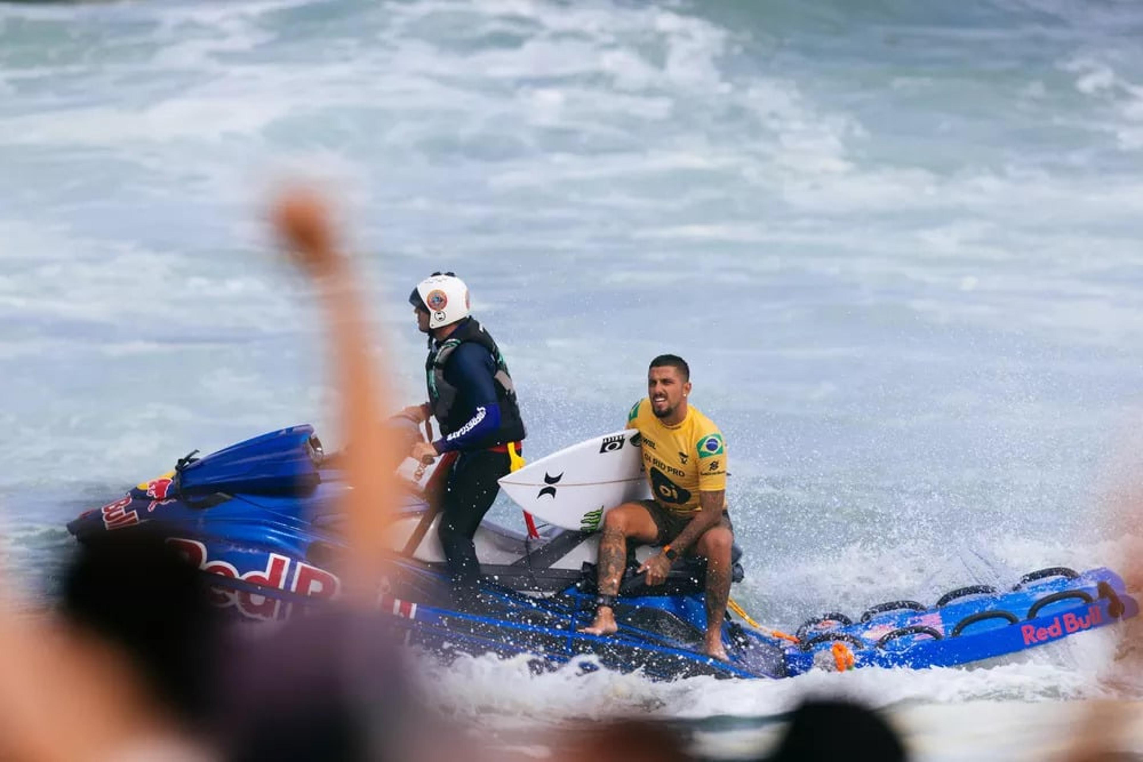 Mundial de Surfe: saiba onde assistir e horário das semifinais do WSL nesta terça-feira