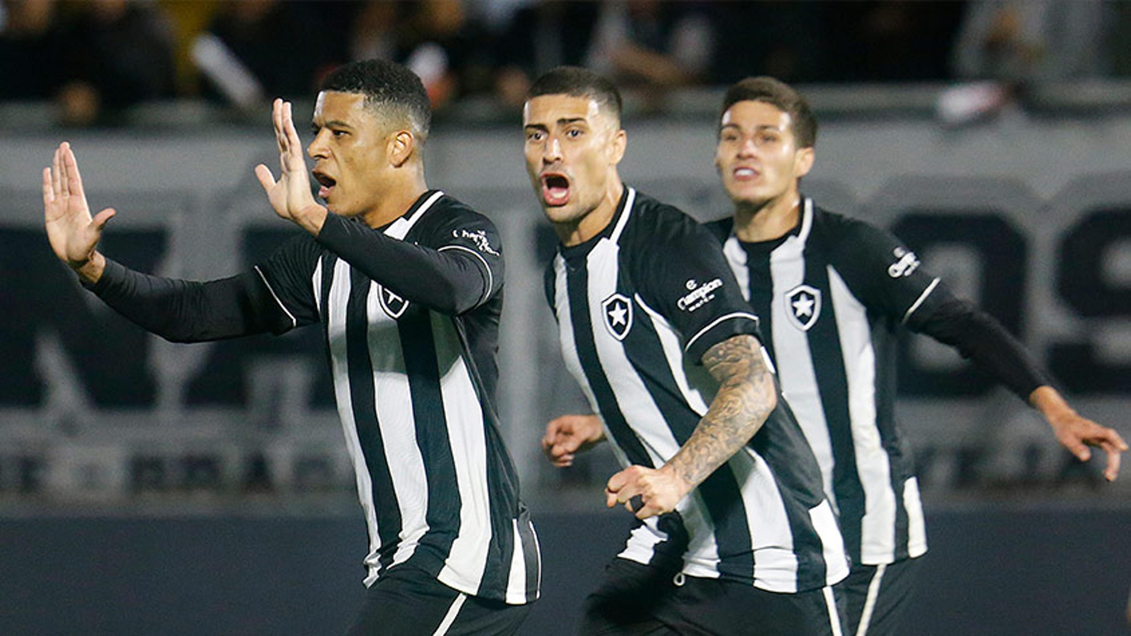 No sufoco, Botafogo vence o RB Bragantino e se recupera no Brasileirão