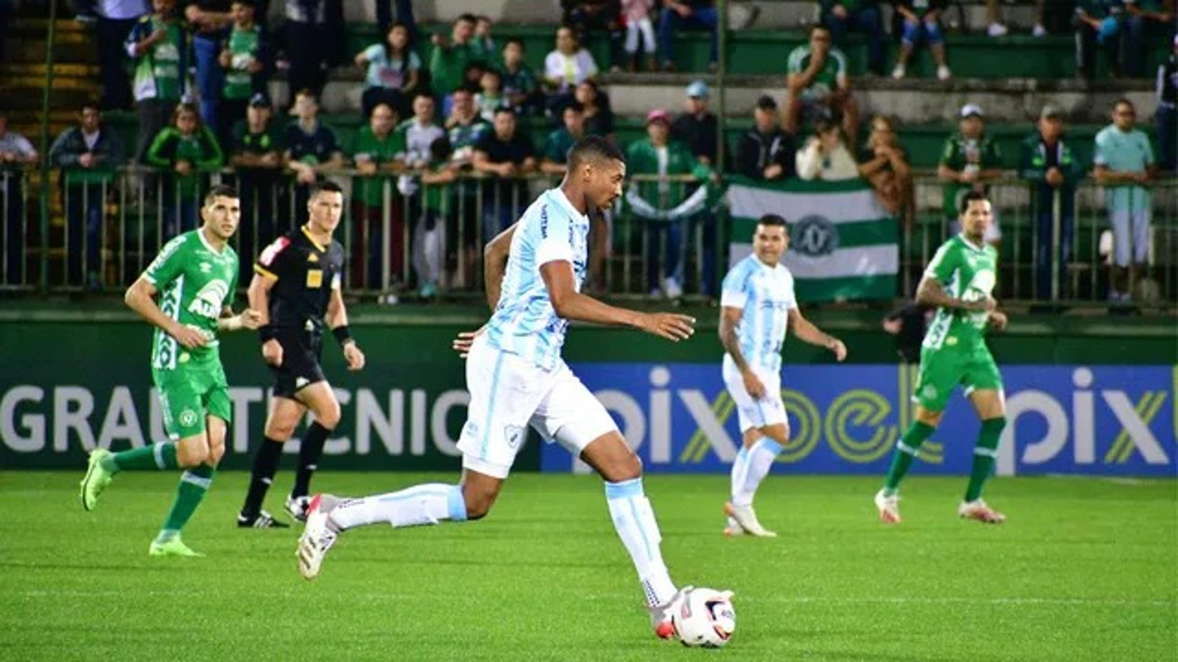 Londrina vence Chapecoense na Arena Condá e se aproxima do G4 da Série B