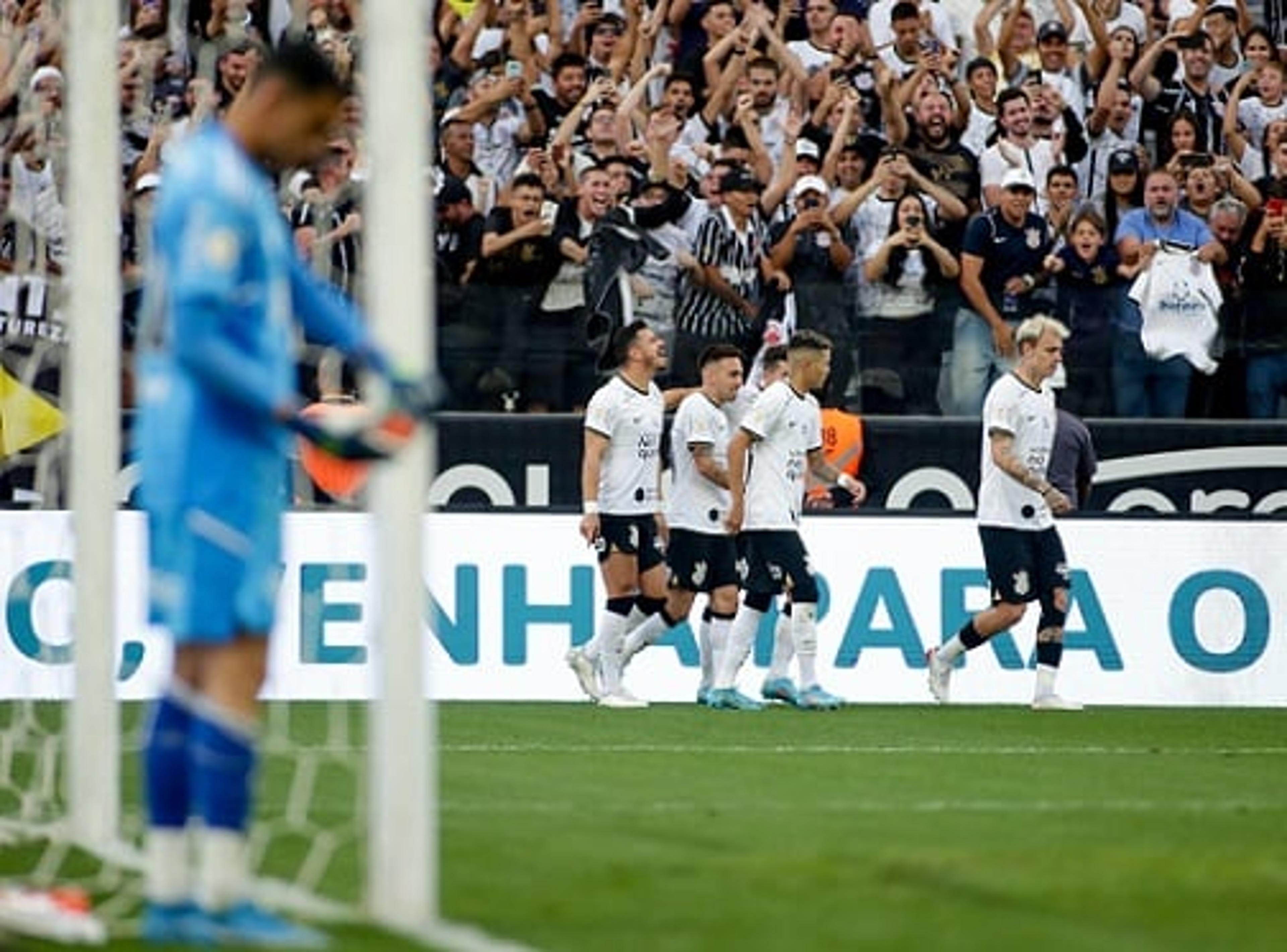 Corinthians recebe pior visitante do Brasileirão na tentativa de fechar o turno sem perder na Arena