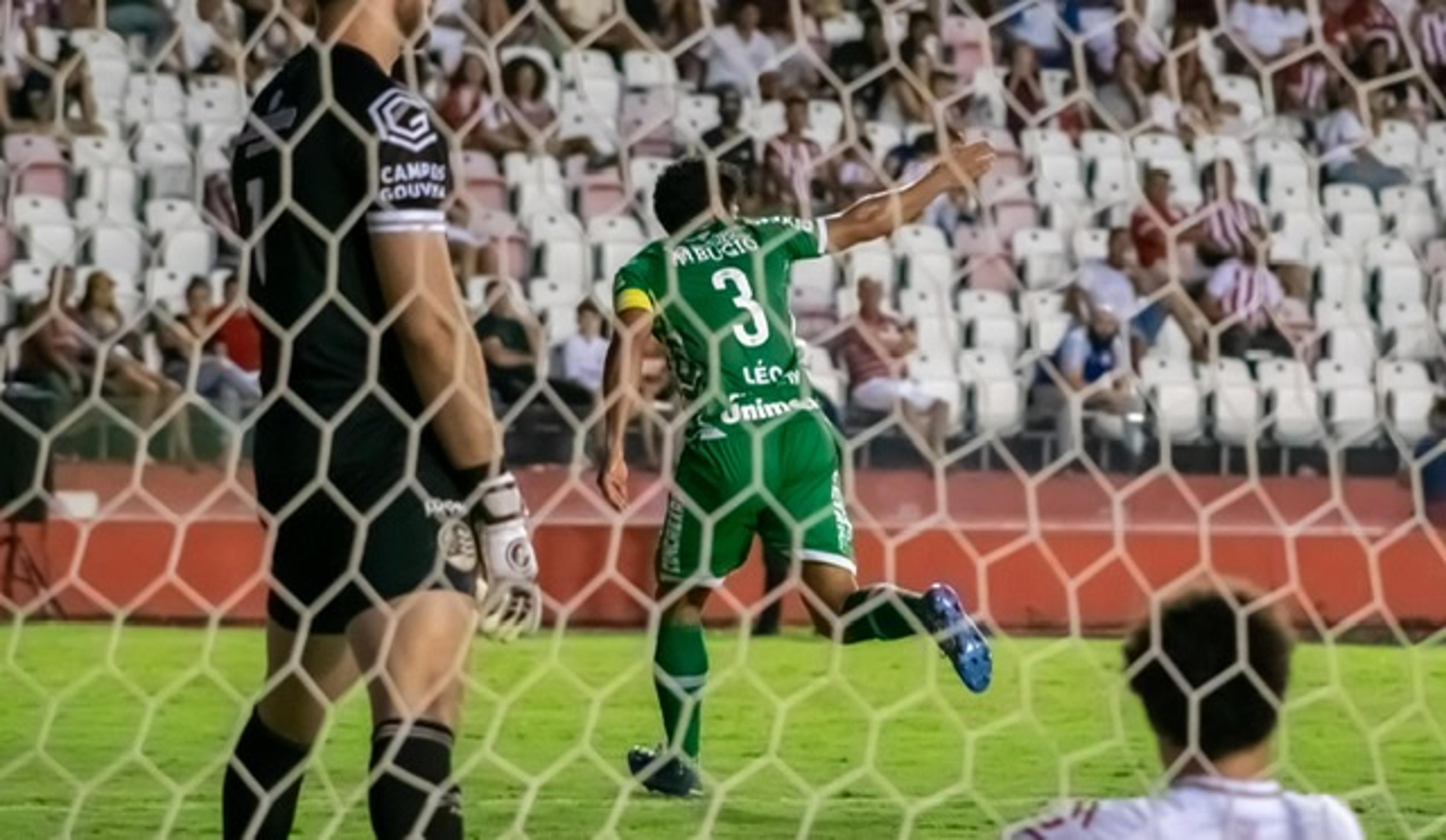 De virada, Chapecoense conta com brilho dos zagueiros e vence Náutico pela Série B