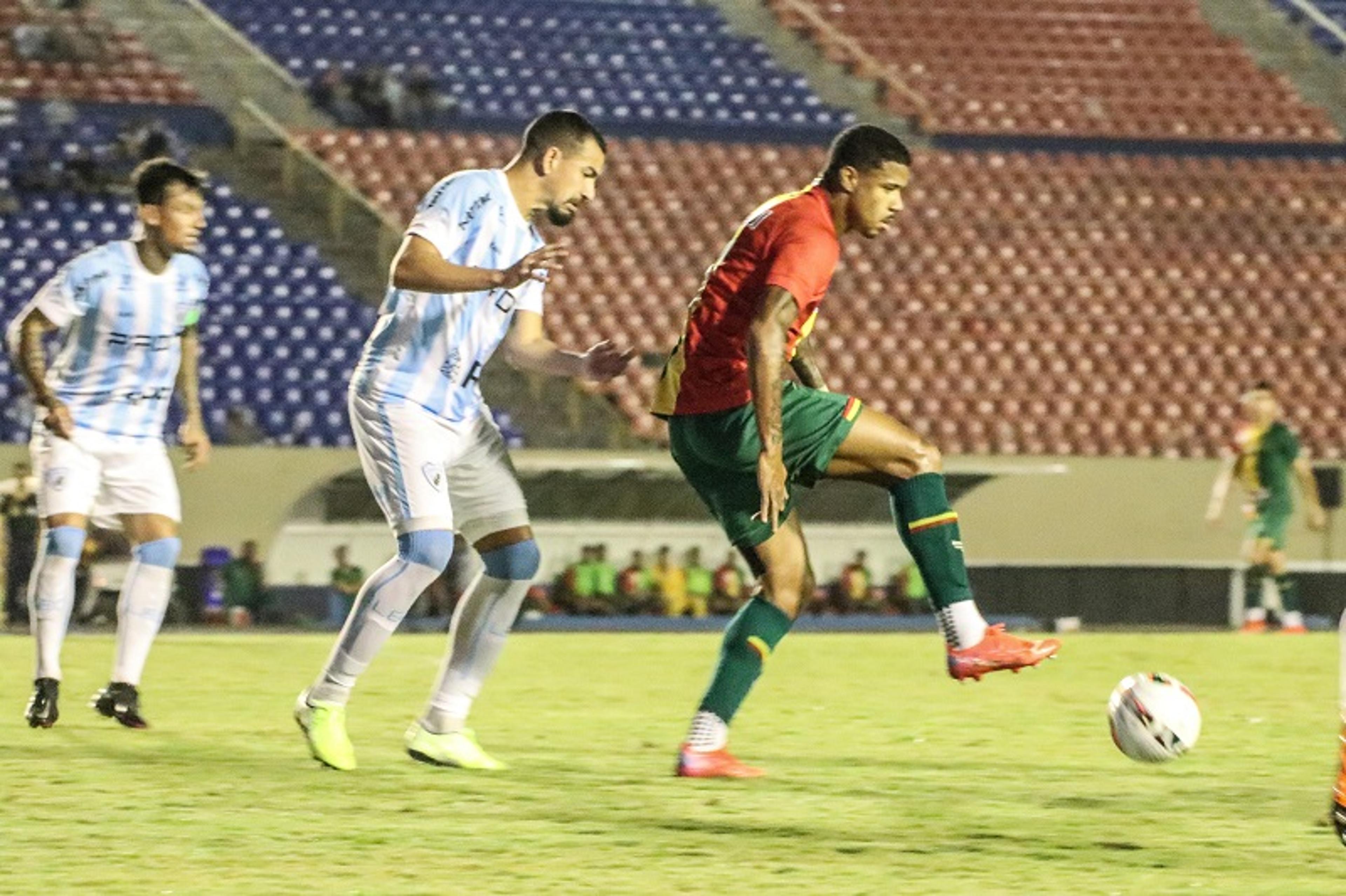 Série B: Londrina, na bola parada, vence Sampaio Corrêa e sobe na tabela