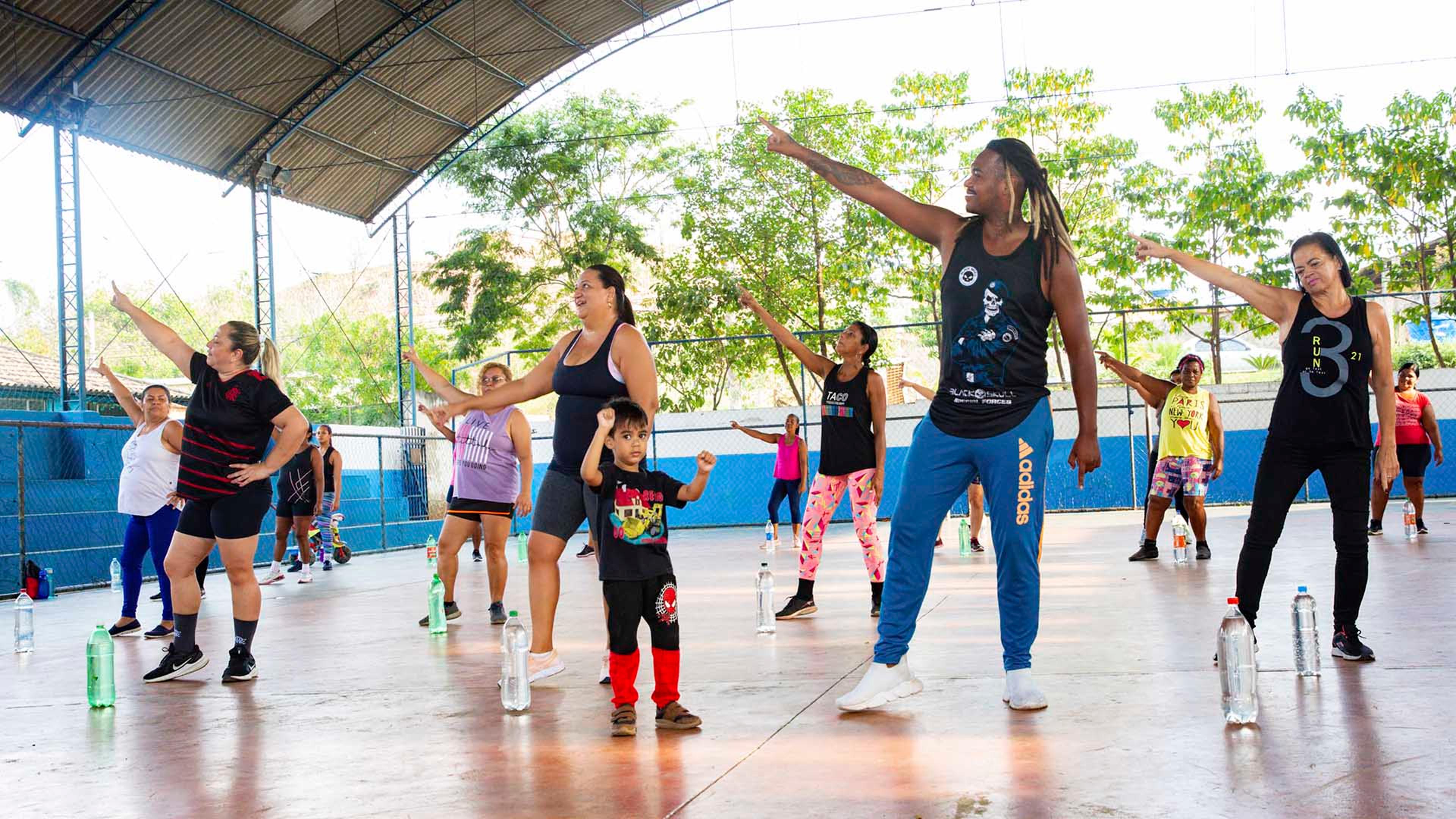 Sucesso no mundo fitness, zumba se torna programa social em cidade fluminense