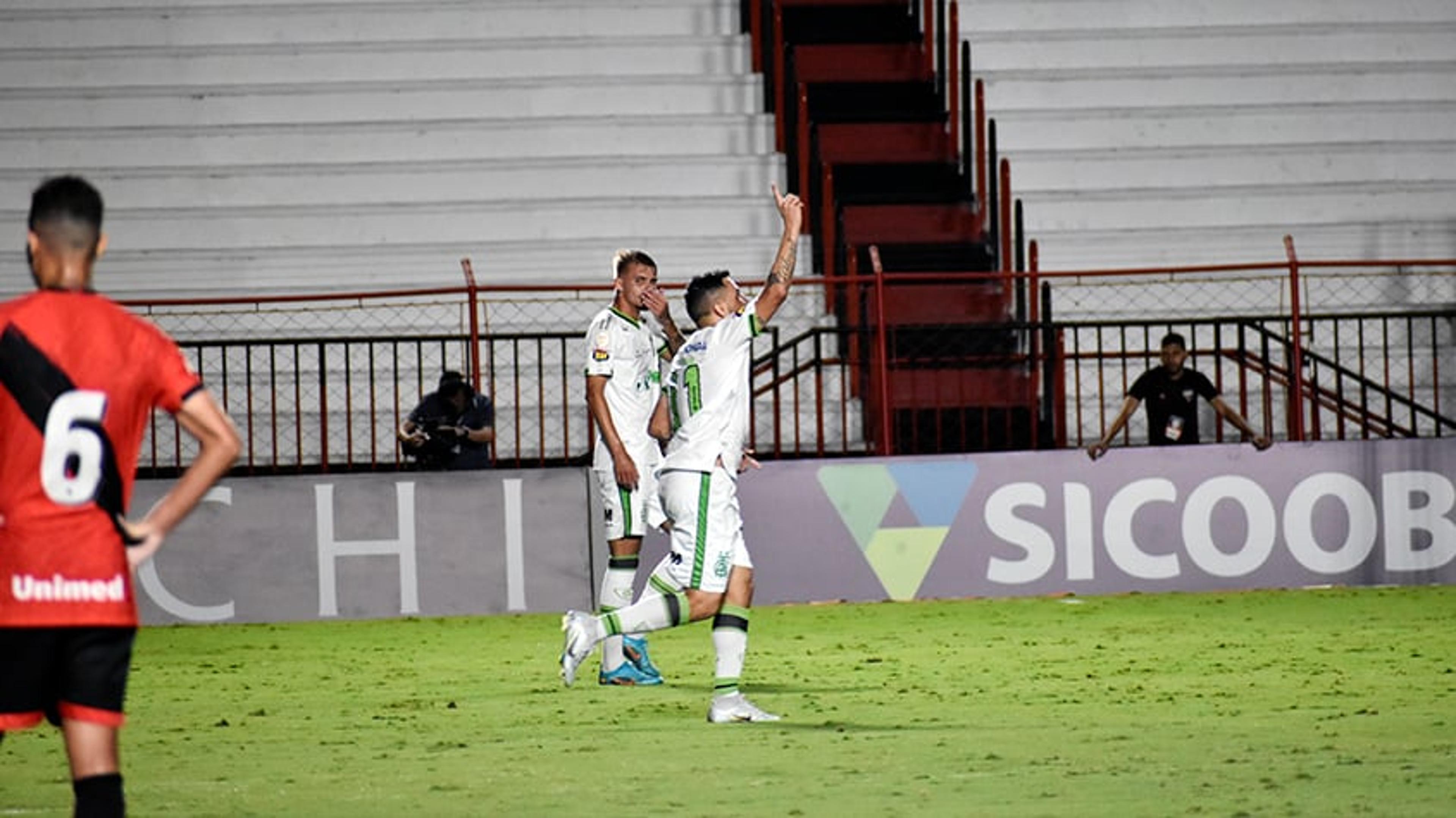 Com gol de Felipe Azevedo, América-MG derrota o Atlético-GO fora de casa