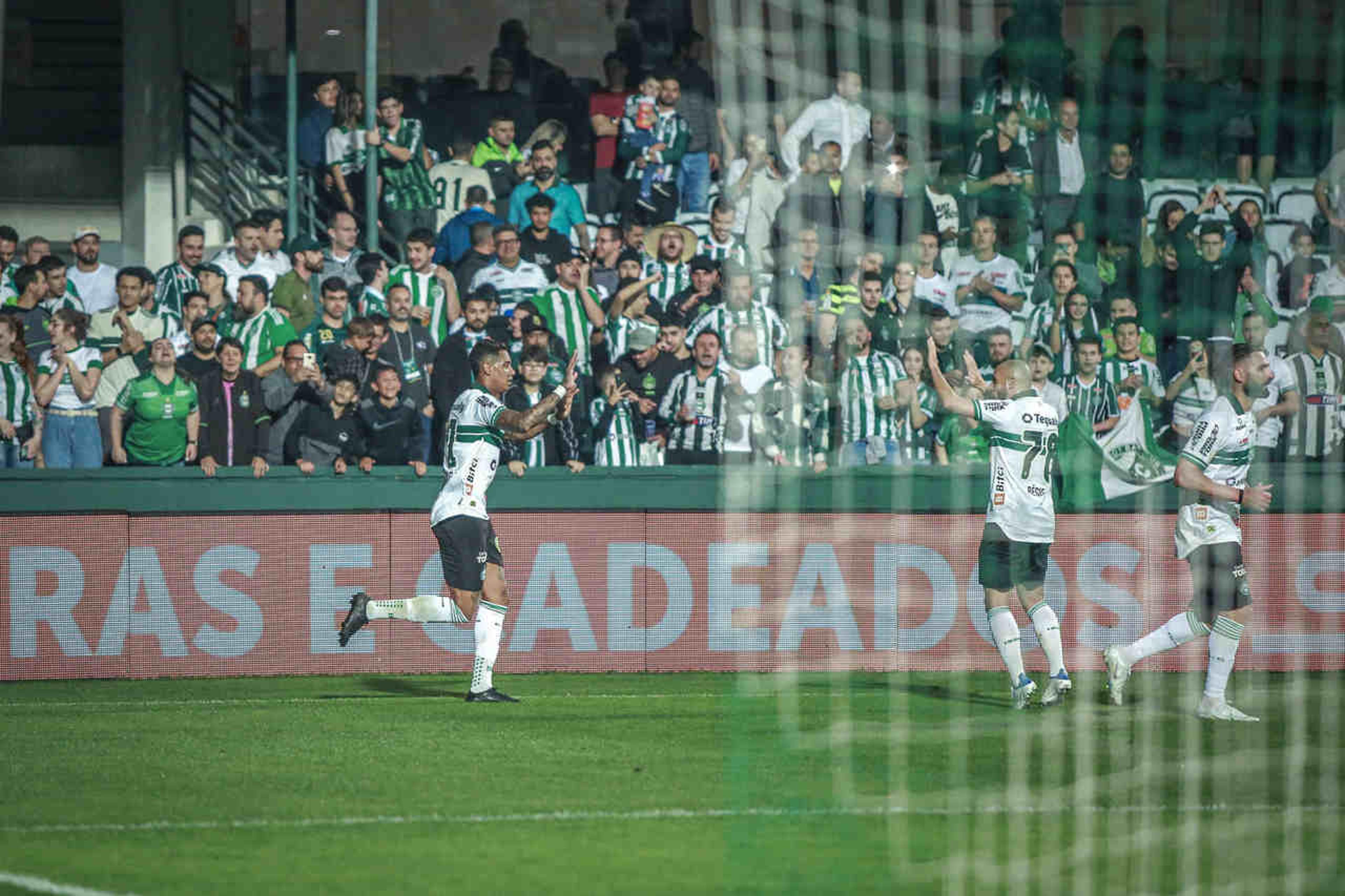 Coritiba vence Cuiabá e afunda adversário na zona de rebaixamento do Brasileirão