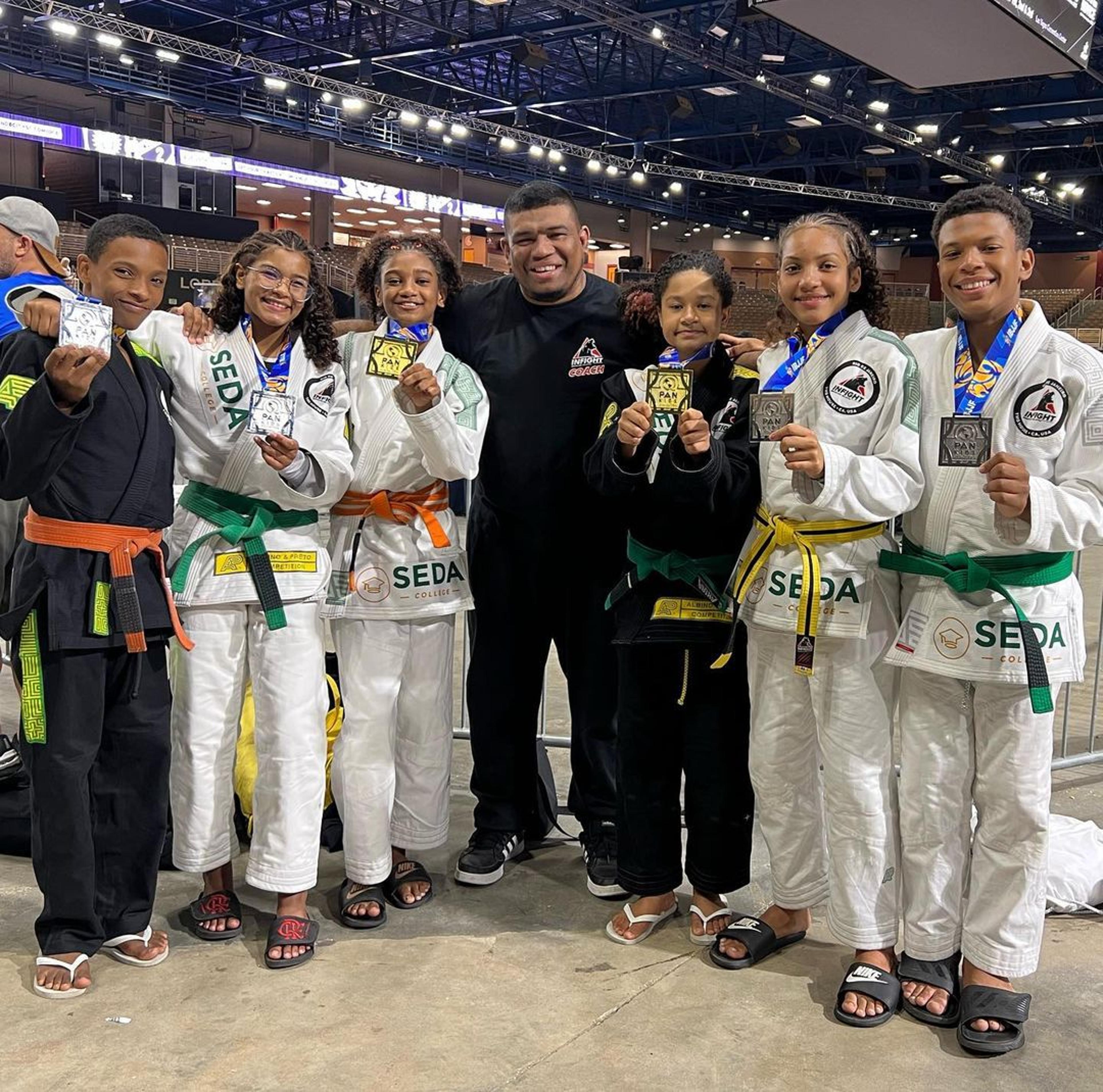 Jovens da Cidade de Deus mostram superação e brilham no Pan Kids de Jiu-Jitsu