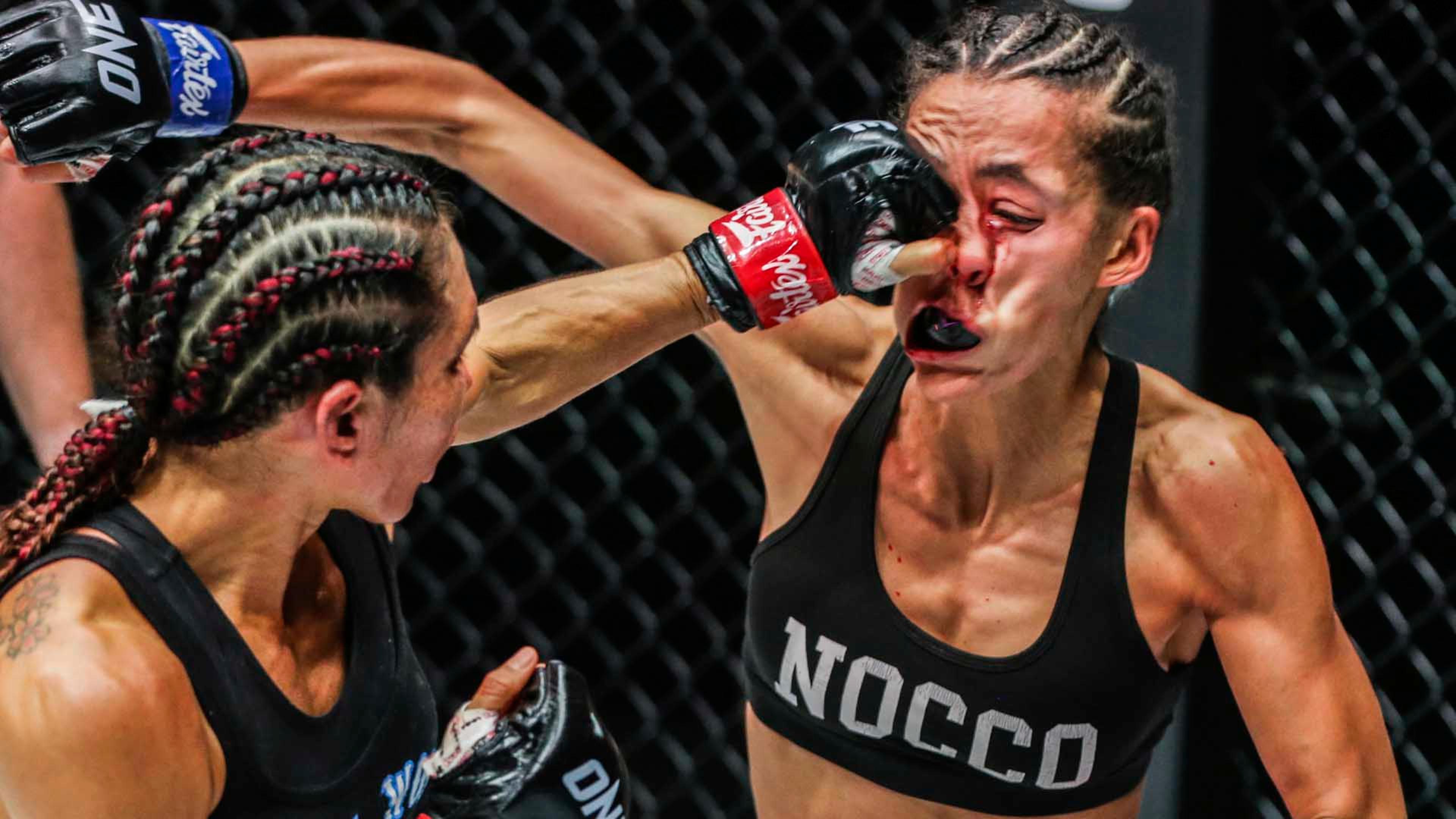 ‘RedeTV! Extreme Fighting’ exibe combate entre Janet Todd e Lara Fernandez, que vale o cinturão no muay thai