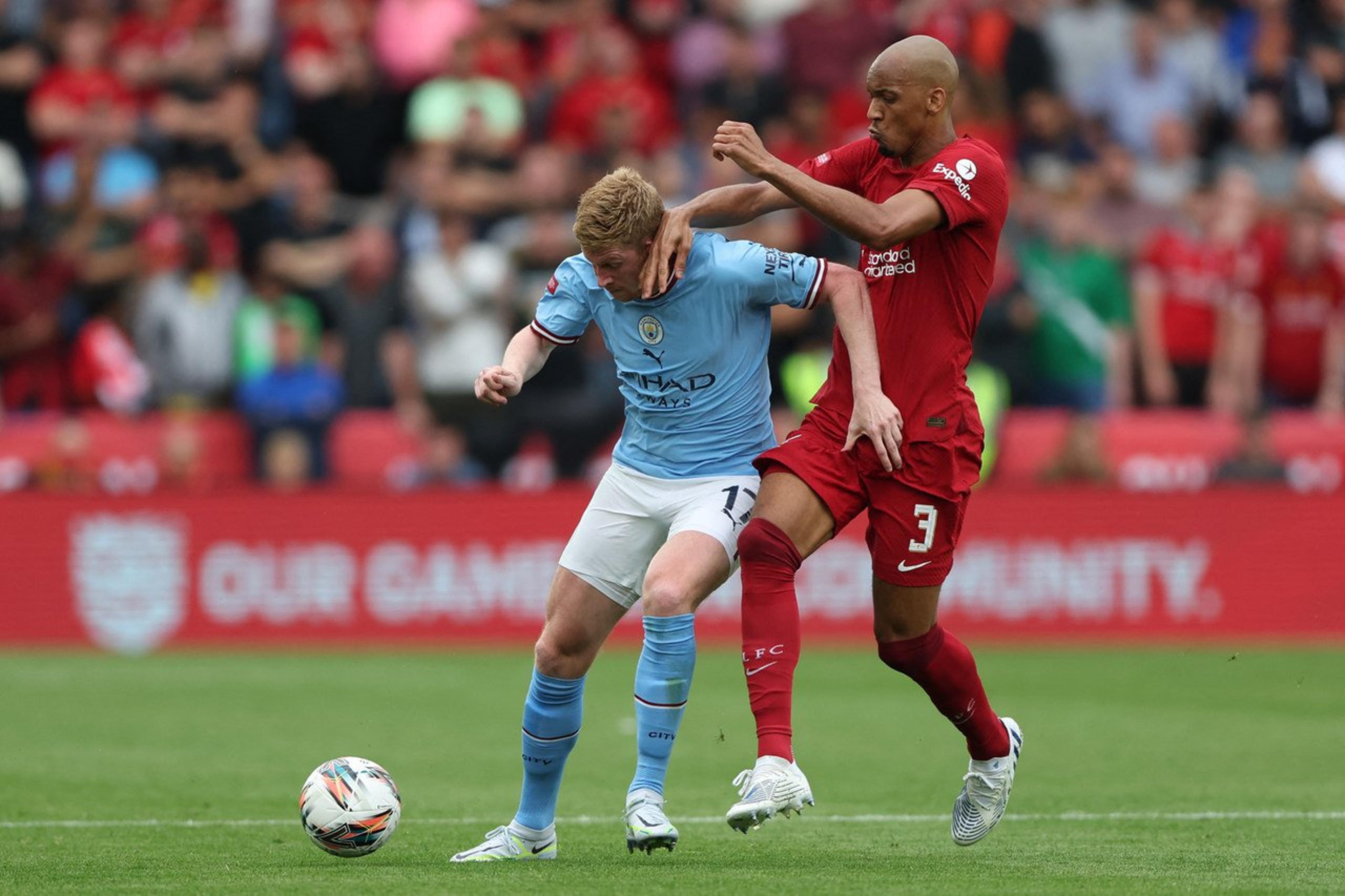 Manchester City x Liverpool: onde assistir, horário e escalações do jogo da Copa da Liga Inglesa