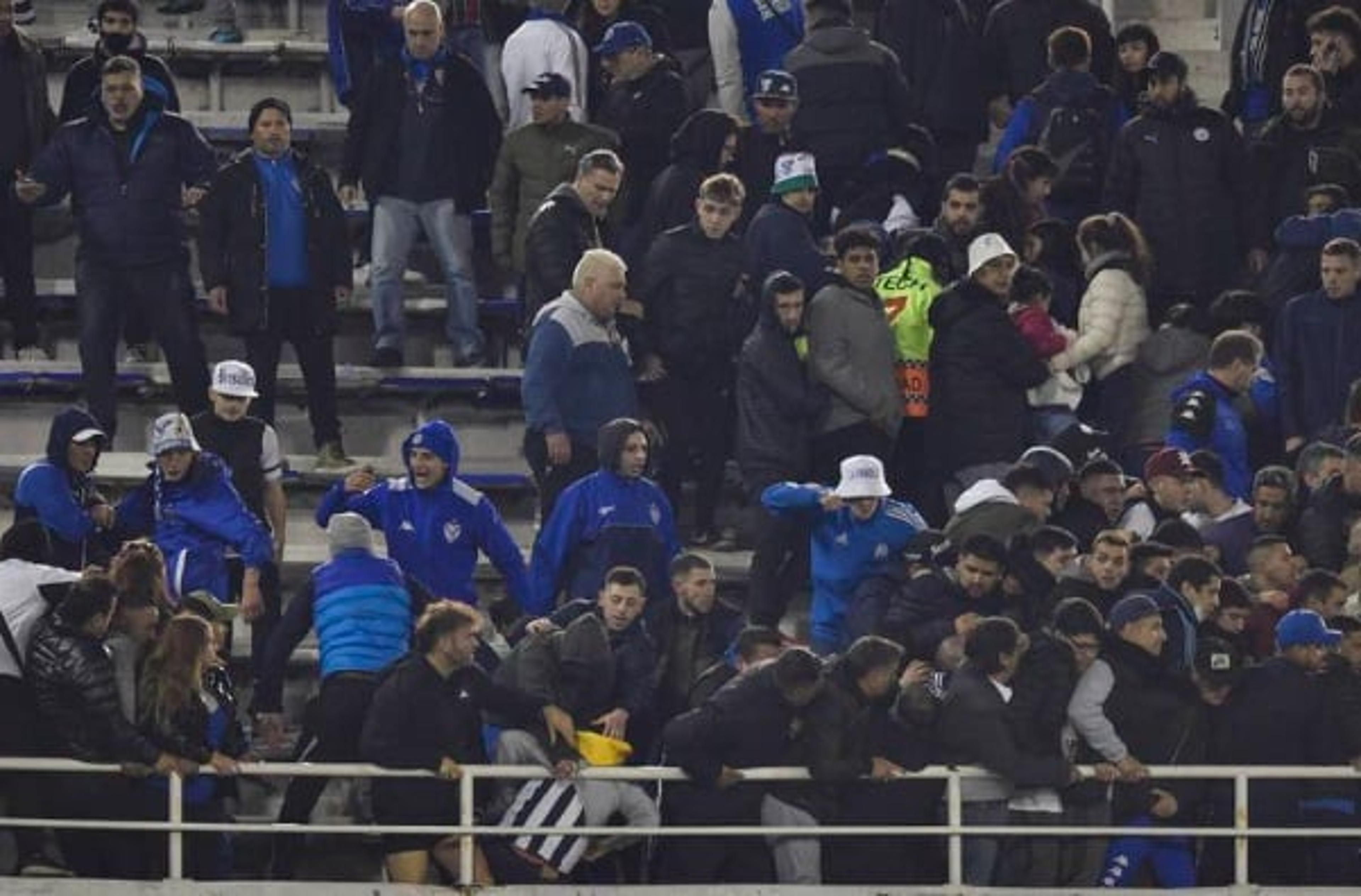 Presidente do Vélez fala da briga entre sua torcida e a do Talleres pela Libertadores; entenda